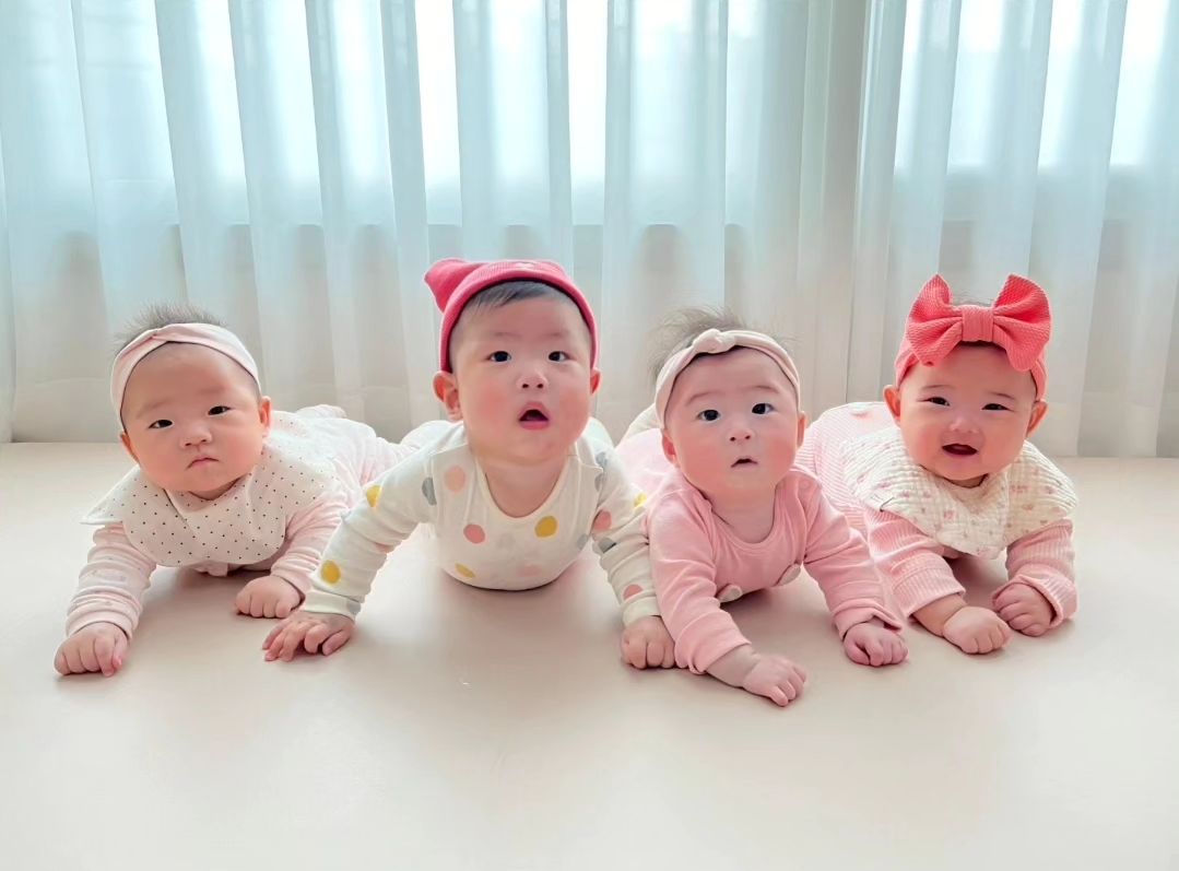 채니 친구들 만난 날👶👶👶👶
너무너무 반가워써 칭구들아🫶
벌써 또 보고싶어
우리 또 만나💕

#토끼띠아기 #이여둥 #공동육아 #육아스타그램
