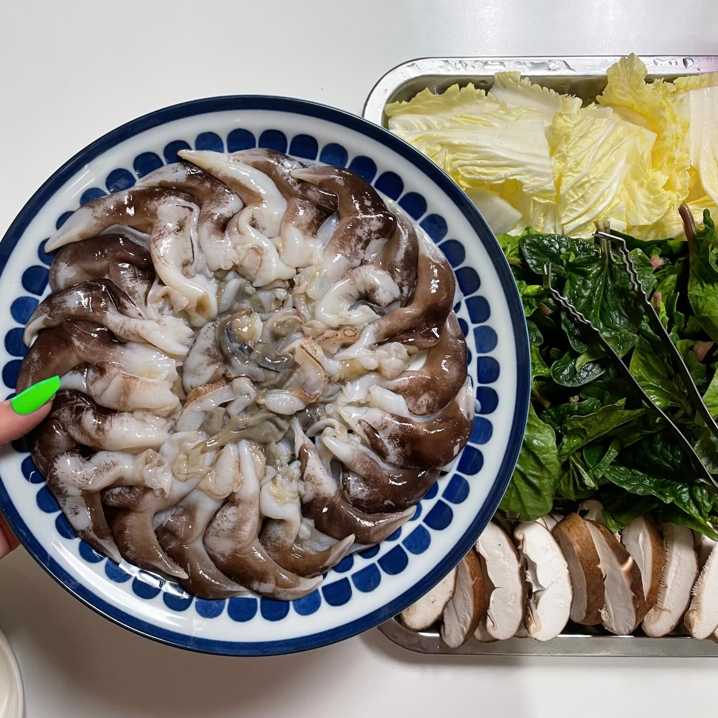 #첫줄
#봄봄봄
..
#새조개
#두릅
#참소라
#대저토마토
..
#봄타나봄 #맨날먹나봄 #살찌나봄
..
..
#일상스타그램 #술스타그램 #맛스타그램 #어느날 #다양한 #오늘의술 #오늘의안주 #와인 #술잔은부딪혀야맛이지 #맛있다 #😋 #노는게제일좋아 #즐거운시간 #함께여서좋다 #맨날술이야 #먹는게남는거 #🐷