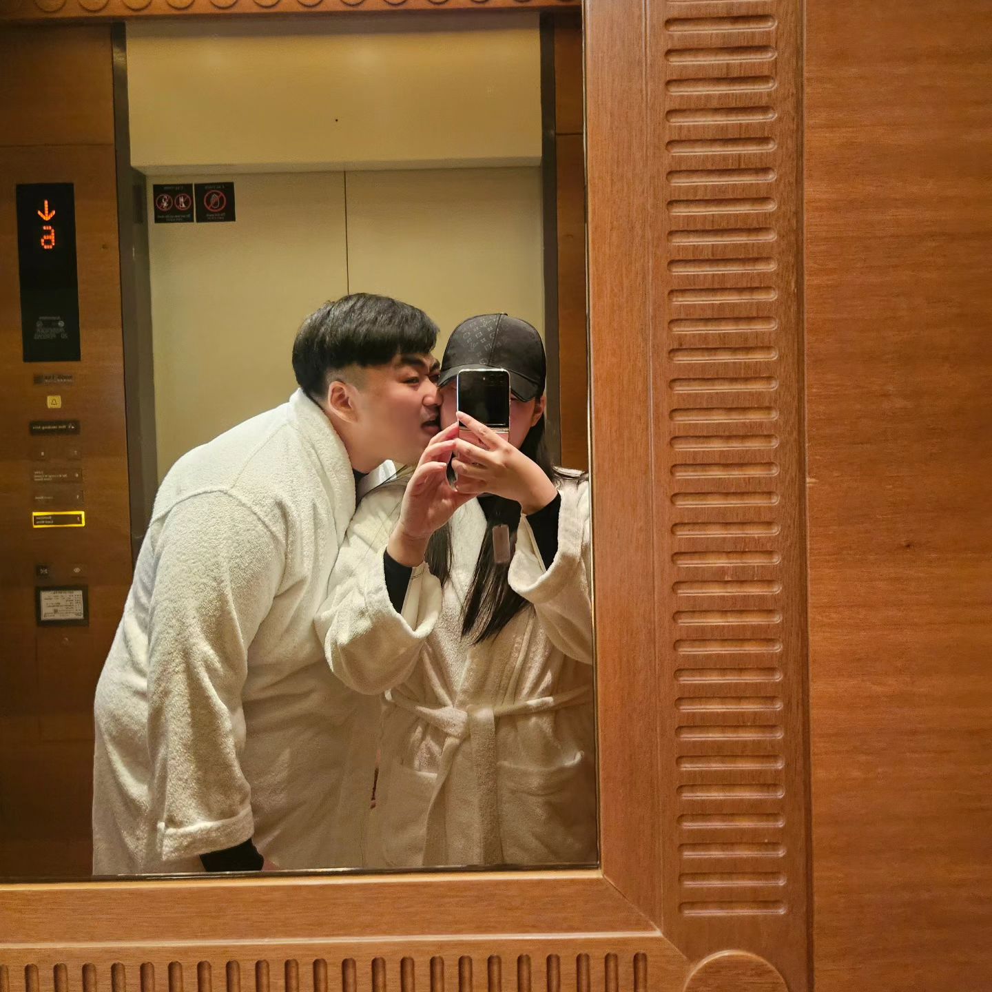 a decade - long couple 💗

#lfl #jeju #theshilla