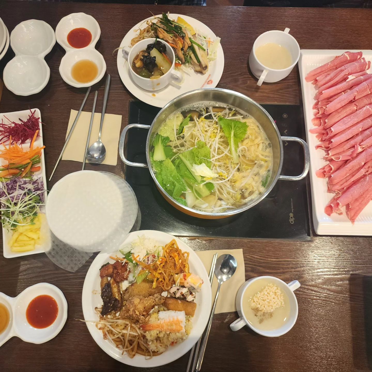 😋😋😋😋😋😋
2023.12.29
종무식 마치고 친구랑
마루샤브 용두점 오픈런🏃‍♀️🏃
어르신들이 많으시네🤪
#마루샤브
.
#용두동맛집#마루샤브용두점#내돈내산#좋아요#좋아요환영#좋아요추천#좋아요그램#좋아요반사#좋반#맛집#선팔#맞팔#선팔맞팔#먹팔#먹팔해요#먹팔환영#먹팔러#먹팔스타그램#맞팔해요#맞팔환영#맞팔스타그램#맞팔러#맞팔러환영#식탐여왕화들짝