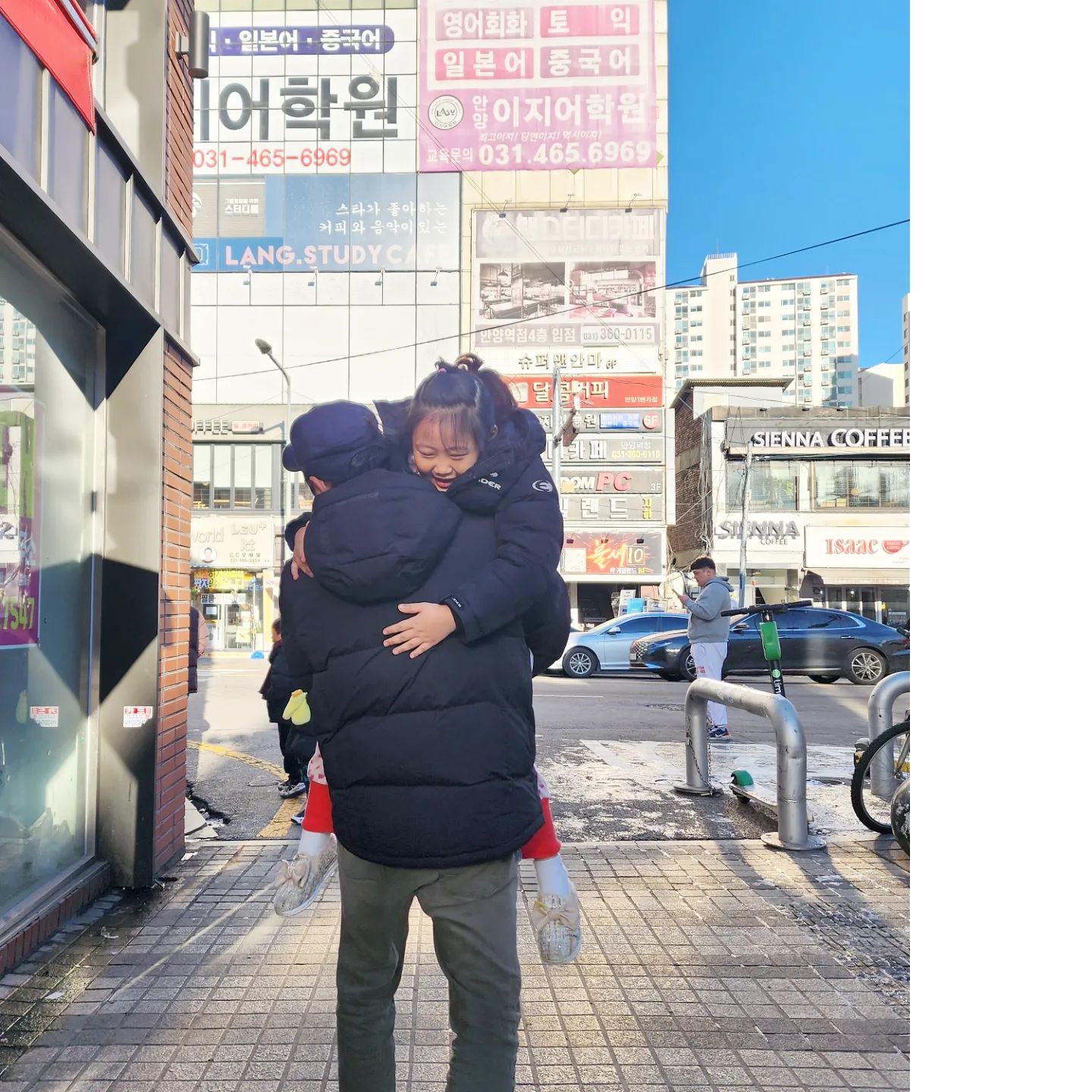 .
.
아빠사랑 김하솜 ㅋㅋ
아빠 허리 부러지겠다 ㅋㅋㅋㅋ
.
.
#험난한_아빠의길