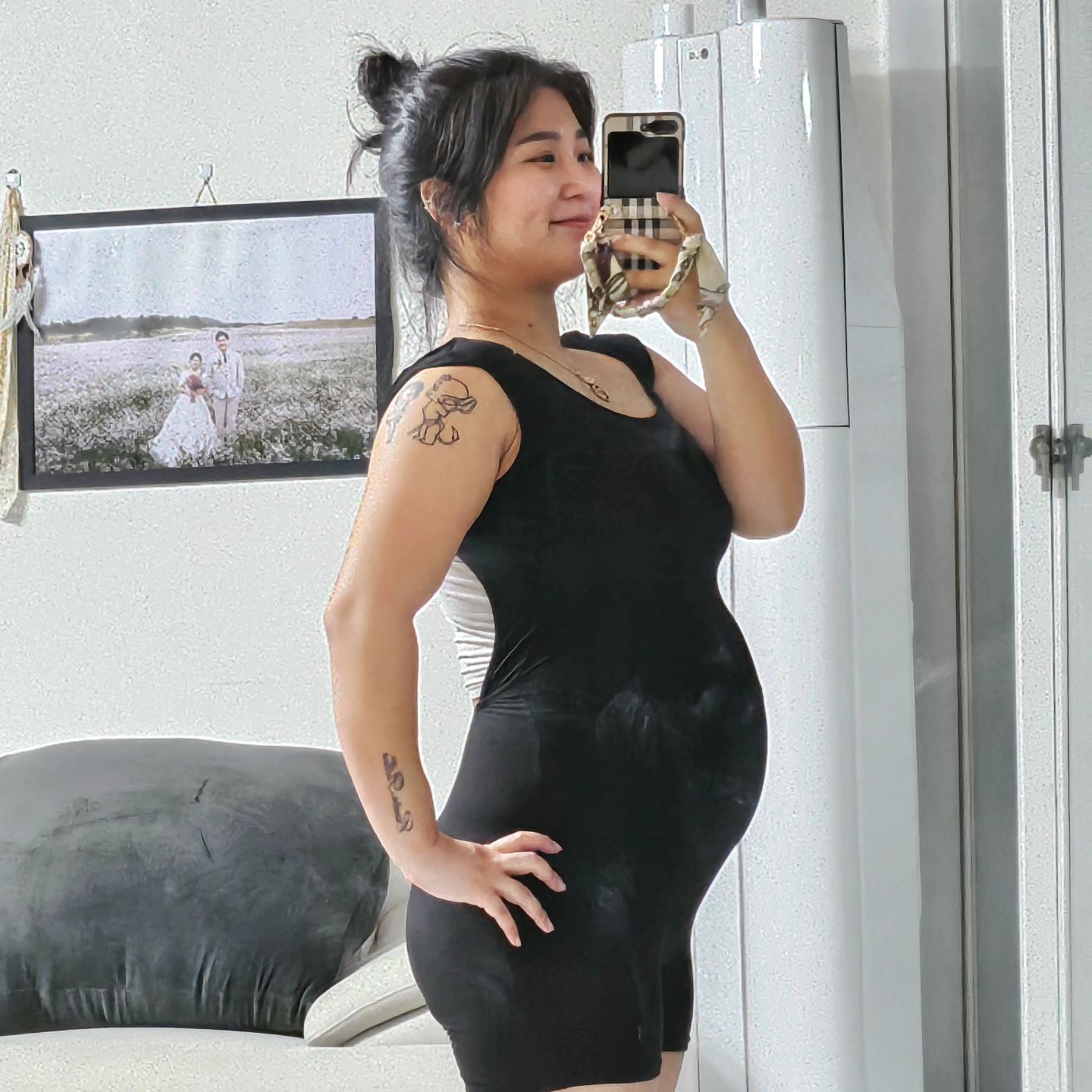 거울 무진장 열심히 닦았는데 왜저래🫥🫥🫥
갑자기 몸무게가 늘기 시작했다!!
8kg 늘어난 현재🤣 최딱복 잘크고 있다는 증거겠지🫶🏼
뭐라도 땡길때 먹자 먹어두자!!! ⠀
⠀
ღ
#입덧지옥 벗어나는중 #27주임산부 #7개월임산부 #임신증상 #임신기록 #임산부운동