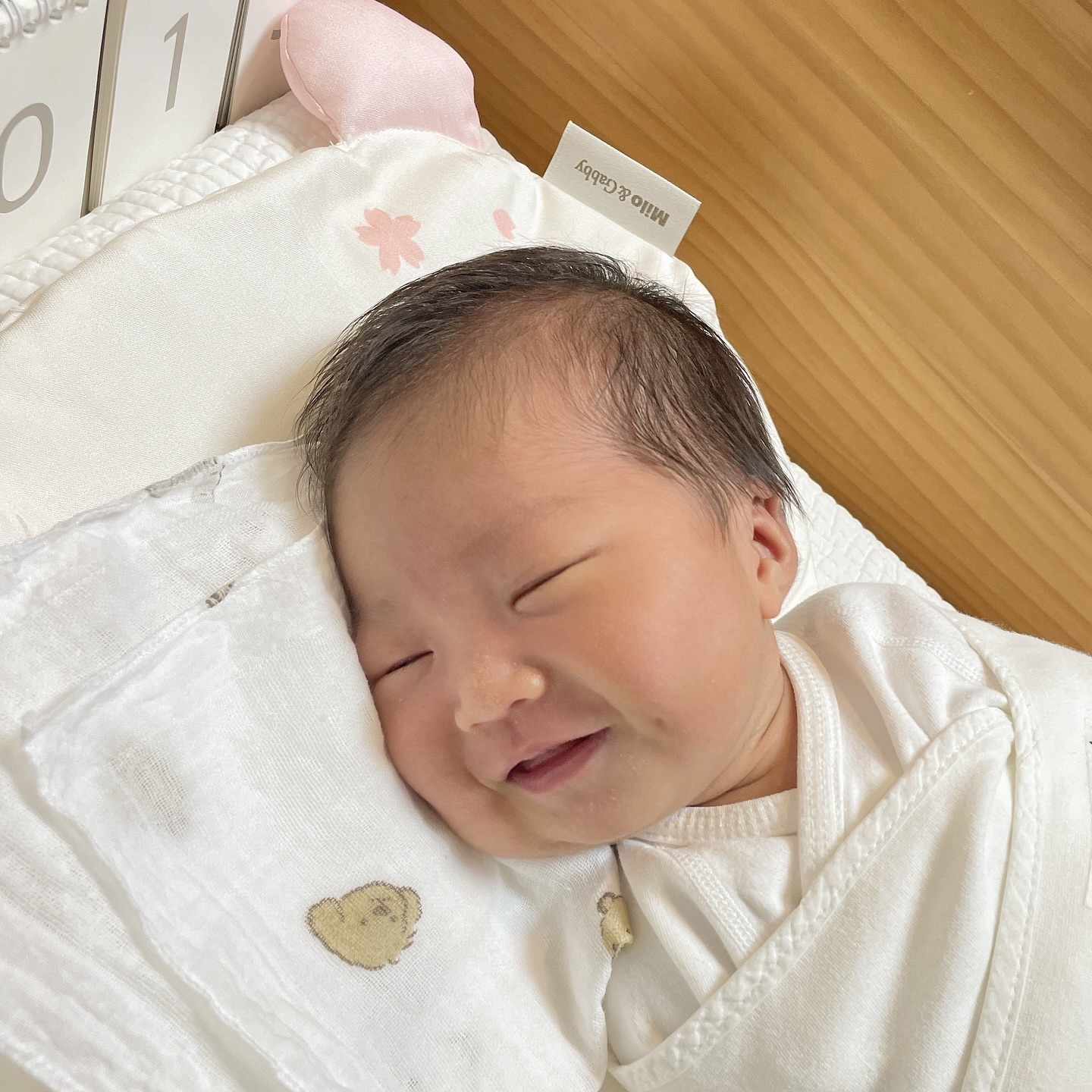 👶🏻 나 임뉴나 13일차 👶🏻
엄마만 만나면 똥💩이 마렵다
엄마는👩🏻 내 프로바이오틱스야👍

집가기 D-3 
조리원은 나가고 싶다가도 나가기 싫은 곳...😊

나 잘할 수 있겠지 ㅋㅋㅋㅋㅋㅋㅋ

.
.

#생후13일 #초보엄마 #똥쟁이우리딸