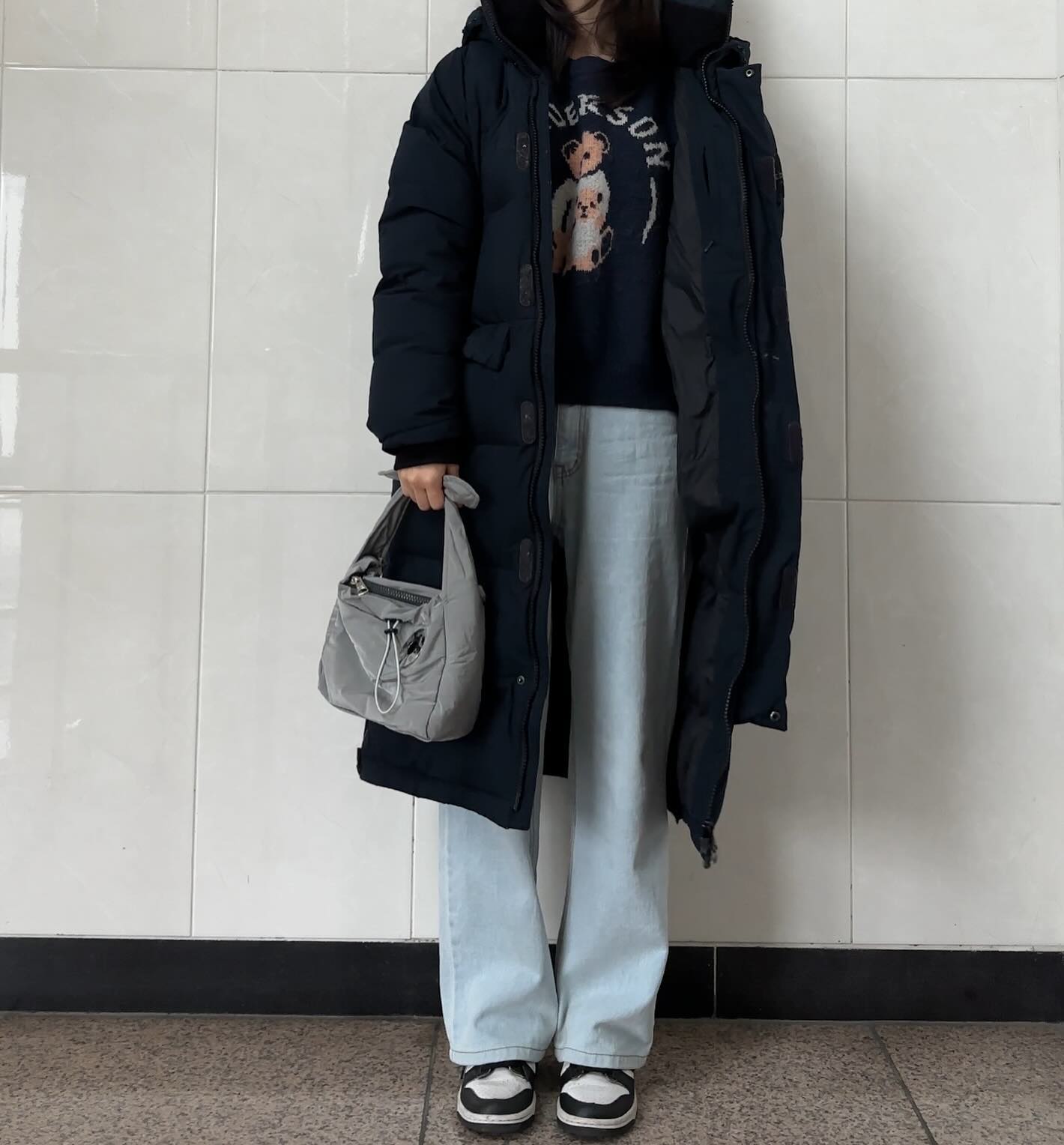 #출근룩 #직딩룩 #ootd #dailylook 
⛅️ -14° / -8°

어제보다 더 추운 오늘,
손가락이 얼어버릴 것 같아요...!

Outer. eider.official 
Top. 8concept__official 
Bottom. uniqcong_official 
Shoes. nike 
Bag. bimbaylola