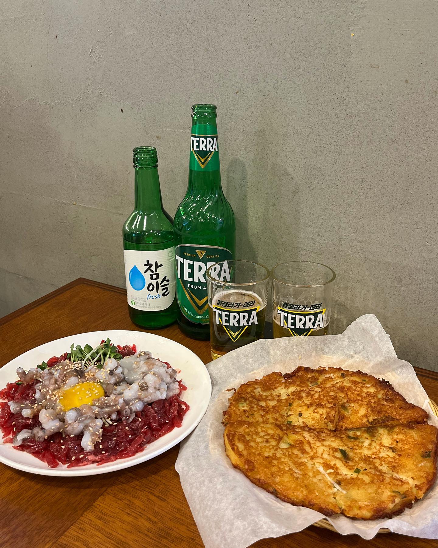 맛있고 친절한 진주육회에서 광장시장 대표메뉴 육회탕탕이와 녹두빈대떡하고 한잔-!! 크으〰️🍻꿀조합>__<
#광장시장#진주육회3호점#협찬