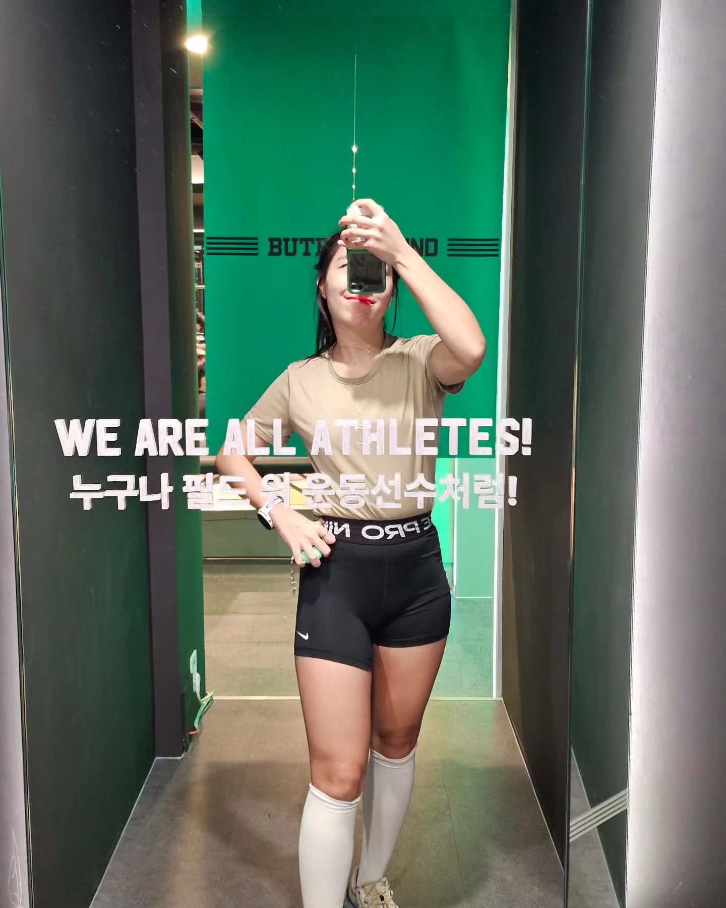 #팀버핏 어제 컨디셔닝으로 월요일 탈탈 털어내기🔥
숨쉴틈 없이 몰아치는 운동에 행복해서(?) 눈물이 다 고이는 수업🥹 

#애슬릿챌린지 를 위해 운동량 늘이고 간식은 끊..지 못하고 줄이면서 식단도 종종 해주는중!
그거 조금했다도 인바디가 궁금했지만 체지방 안빠졌으면 슬플까봐 꾹참고 유산소까지 마무리 하고 왔습니다

강변서더분들 오늘 많이 와서 인사하고 꺄르륵거리며 즐거웠어요😆👍👍

#버핏그라운드 #버핏서울 #teambutfit