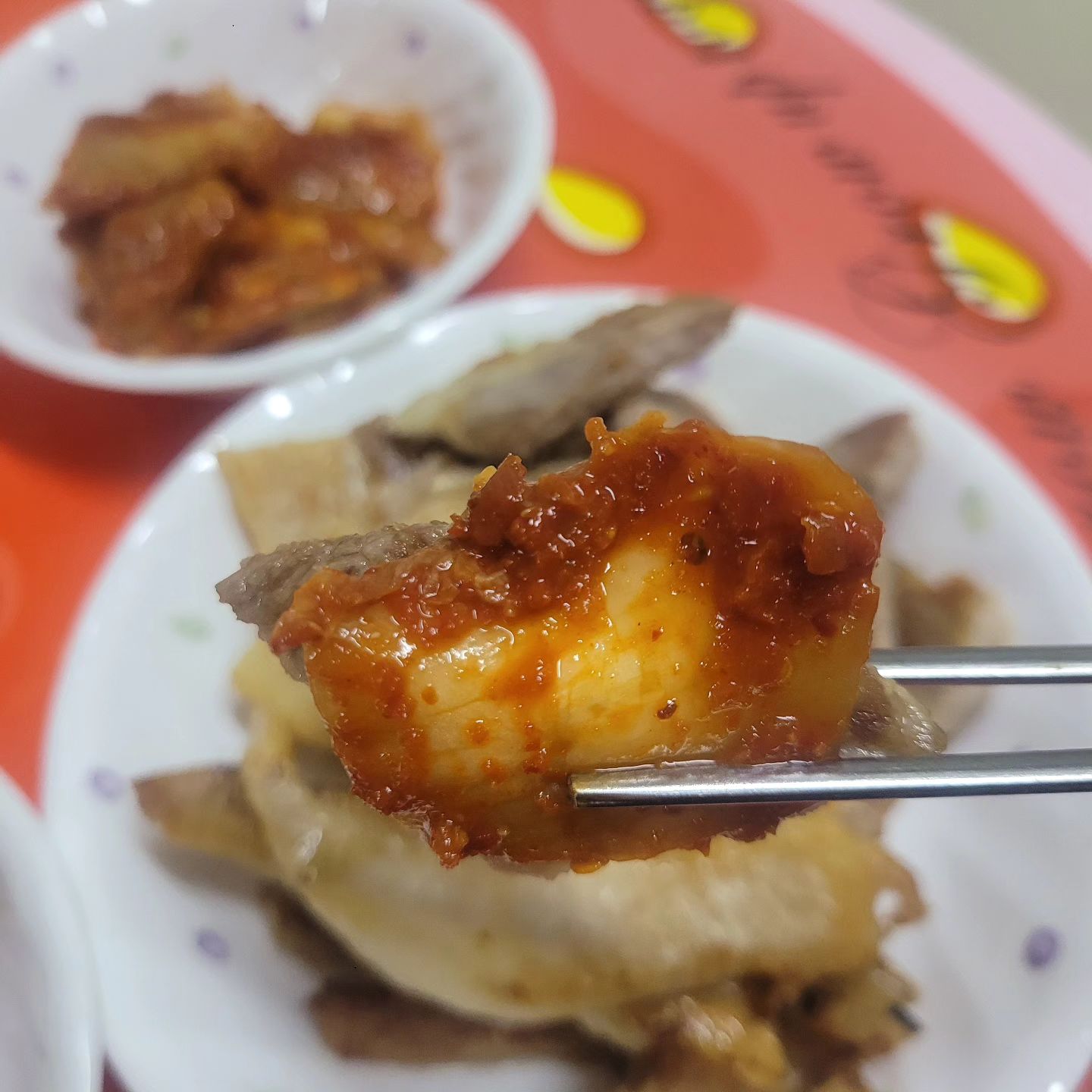 #협찬
매운 맛 좋아하는 분들~~~~ 장동민의 더 매운 김치 드셔보셨어요?
원재료부터 국내산 재료를 사용하고 신선하고 아삭아삭한 국내산 배추를 자동세척3회 수동세척 1회 하여 깨끗하게 담근 김치예요 고춧가루 땟깔도 어찌나 예쁜지 매운김치2단계 김치는 빛깔고운2가지 고춧가루로 뒷맛이 텁텁하지 않고 깔끔하지만 아주 강렬한 매운맛의 실기김치예요 먹을 수록 계속 당기는 중독성 강한 장동민의 더 매운김치!!! 겉절이 포기김치 둘다 매콤하니 맛나네요~~

allbox.kr

 #레드스푼 #장동민레드스푼 #김치 #장동민김치 #포기김치 #매운김치 #반찬스타그램 #김장 #겉절이 #김치맛집 #실비김치 #화산김치