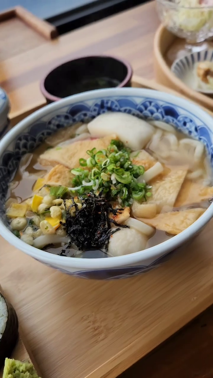 #제주초밥맛집 인 줄 알고 갔는데
알고 보니
#제주우동맛집 👍🏻👍🏻
⠀
- 호타루 모둠초밥 정식 ⭐⭐⭐
- 면초밥정식 ⭐⭐⭐⭐
⠀
회 싱싱하고😯
맛도 굿😄
비주얼도 굿😆
⠀
#호타루한담 #애월맛집 #애월맛집추천 #제주여행 #애월
