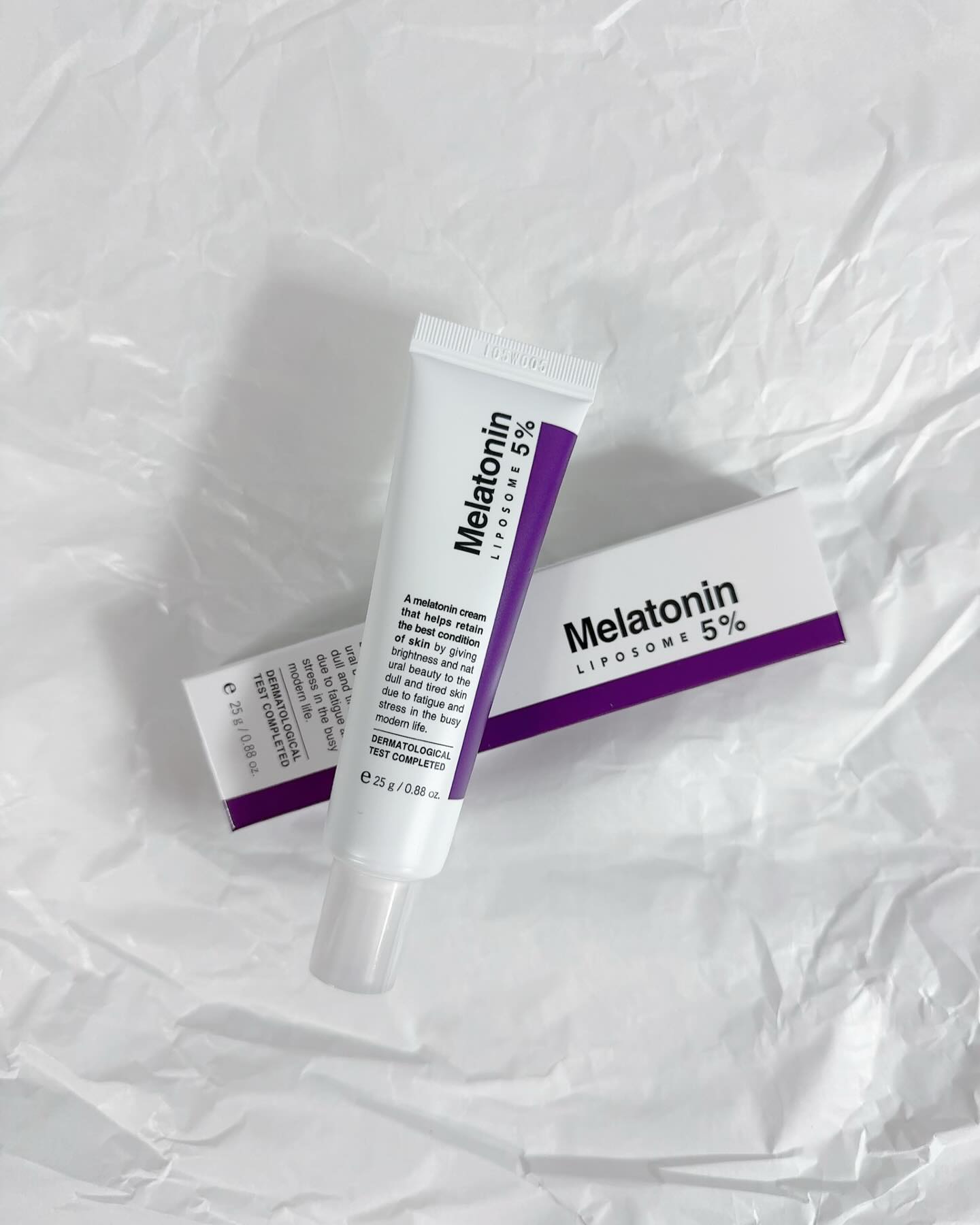 #협찬 maxclinic
-
바르는 즉시 화사하게 톤업! 얼룩덜룩 기미, 잡티를 잡아주고 쫀쫀하고 탄탄한 피부결을 만들어주는데 도움이 된다는 멜라토닌 크림을 사용해봤어요.
-
멜라토닌은 충분한 수면이 인체 건강에 도움이 되듯 바이탈 리듬이 깨져있는 칙칙한 피부에 충분한 휴식을 전달해줘서 건강하고 화사한 피부관리에 도움을 주는 성분으로 최근 몸살을 심하게 앓으면서 피부리듬이 깨진 저한테 딱 맞는 제품이더라고요.
-
특히 눈밑에 다크써클이 어마어마 했는데 화사해지는 느낌!🤭
부드러운 발림성에 쫀쫀한 제형으로 겨울철 사용하기에 좋은 것 같아요.
-
화해 설문단 결과 속당김 만족도, 피부결 만족도, 피부 광채 만족도 등의 문항에서 90%이상 만족결과를 획득한 제품이니 더 이상의 설명은 말뭐!
-
에센스 다음 단계에서 적당량을 덜어 얼굴을 마사지한다는 느낌으로 피부결을 따라 부드럽게 펴발라 흡수시켜주면 되니까 기미, 잡티, 다크스팟 등 화사하고 깨끗한 피부만들기에 진심이신 분들은 무조건 사용해보세요👋
-
https://bit.ly/4964CM1
-
#뷰티인플루언서 #기미잡티크림추천 #기미잡티크림 #맥스클리닉 #멜라토닌크림 #기미크림 #미백크림 #톤업크림 #색소침착관리 #멜라토닌효과 #멜라토닌