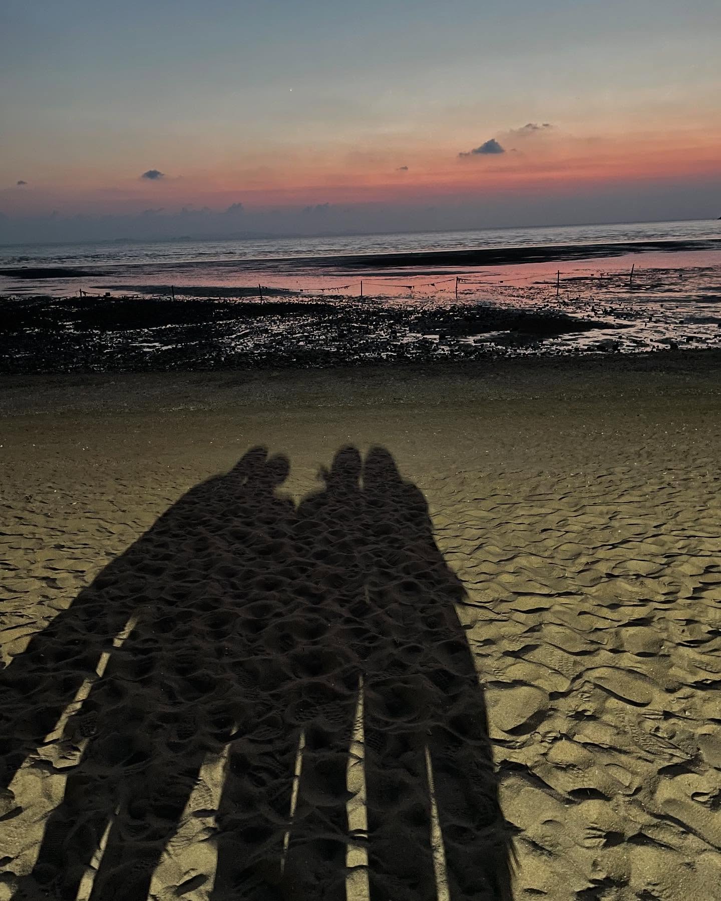 ʜᴇʟʟᴏ ◡̈ ʜᴀᴊᴜɴෆ

#인천영종도 

.
.
.

#영종도 #영종도바다 #노을 #즐거웠던시간❤️ #조개먹고 #또거고싶당 #일몰맛집