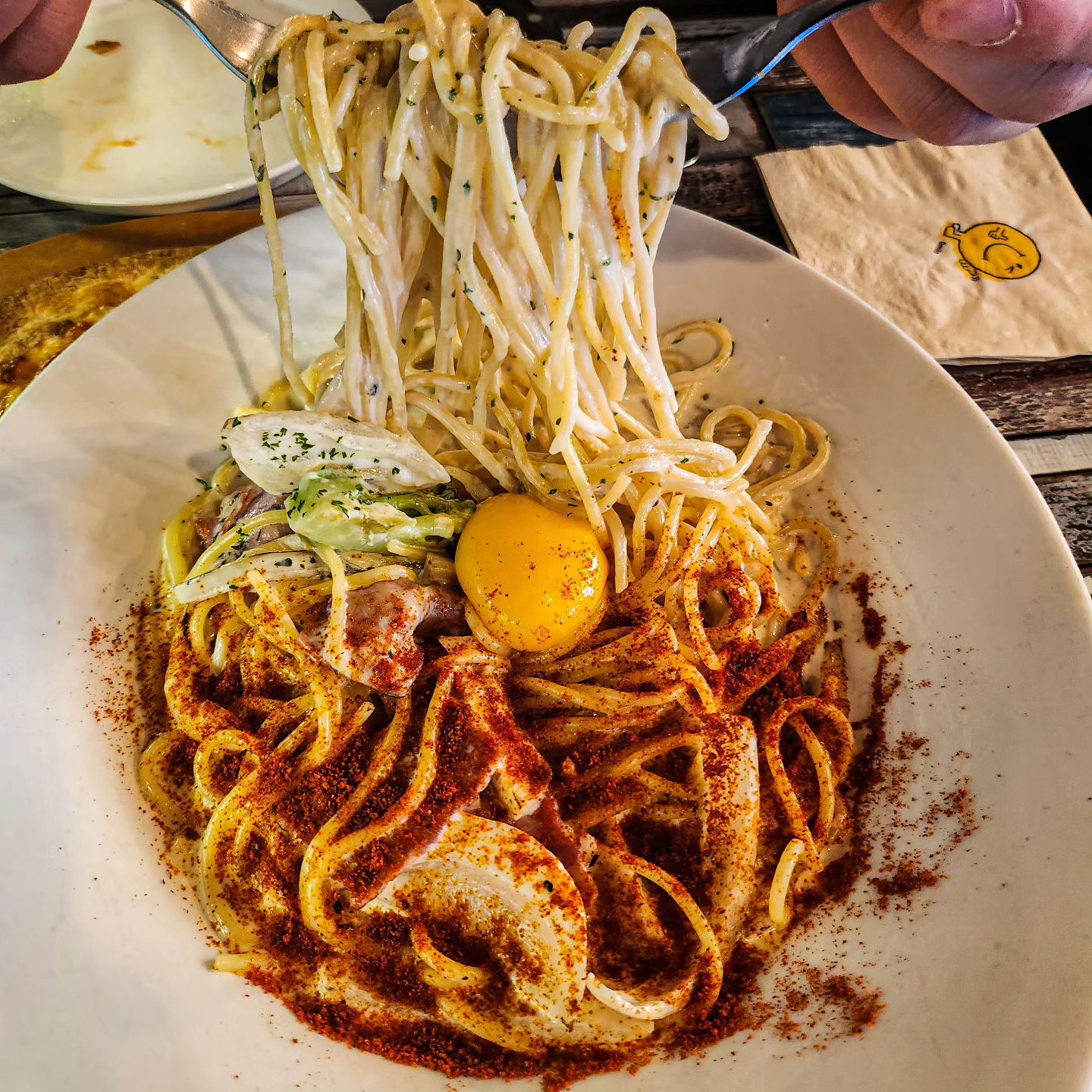 #협찬 서울 서초구 마방로 빠스타그램 

빠스타그램 간판은 "빠스타G"로 적혀있는 식당 

*빠스타그램*
페퍼로니 피자미디엄(₩15,000)
매콤 베이컨 크림파스타(₩11,000) 

-굽굽하자마자 바로 먹는 피자가 찐맛!!
동글동글한 페퍼로니가 깔려있어요~
(페퍼로니는 매콤 짭쪼름~) 

-늘어나는 치즈를 보자마자 심장박동수가 엄청 빨라지기시작함! + 피자의 절친한친구 Tabasco 소스를 듬뿍듬뿍 뿌려서 먹으면 최고!!
(도우는 쫄깃쫄깃   끝 부분은 바삭해서 과자처럼 먹기 좋아요!!) 

-매콤한 베이컨 크림파스타 인기 많은 메뉴!!
(파스타에 고추가루??? 뿌려진 파스타) 

-초록색 노란색 빨간색 알록달록하며 고소한 노른자+꾸덕한 크림소스 비벼서먹으니깐 고소하고 촉촉하게 먹을수있는 파스타!! 

*****
맛: 😍
청결: 😍
친절: 😍
가격: 😍
재방문의사: 😍 

📍주소 : 서울 서초구 마방로2길 59 1층
📍영업시간: 11:30 ~23:30
📍브레이크타임: 14:30 ~ 16:30
📍휴무일: 없음
📍주차장: 주차 가능 ,포장,배달
☎️전화번호: 0507-1340-7510 

이 글은 리뷰노트를 통하여 본 업체에서 제품 또는 서비스를 제공받아 작성된 글입니다. 

#양재맛집 #양재시민의숲맛집 #양재동맛집
#양재동빠스타 #파스타#페퍼로니피자 #빠스타그램
#매콤크림베이컨파스타
#강남맛집 #가성비 #가성비맛집 #안주맛집 #맥주안주 
#먹플루언서3기 #lifestyle #eat#먹스타 #맛집 #맛집투어