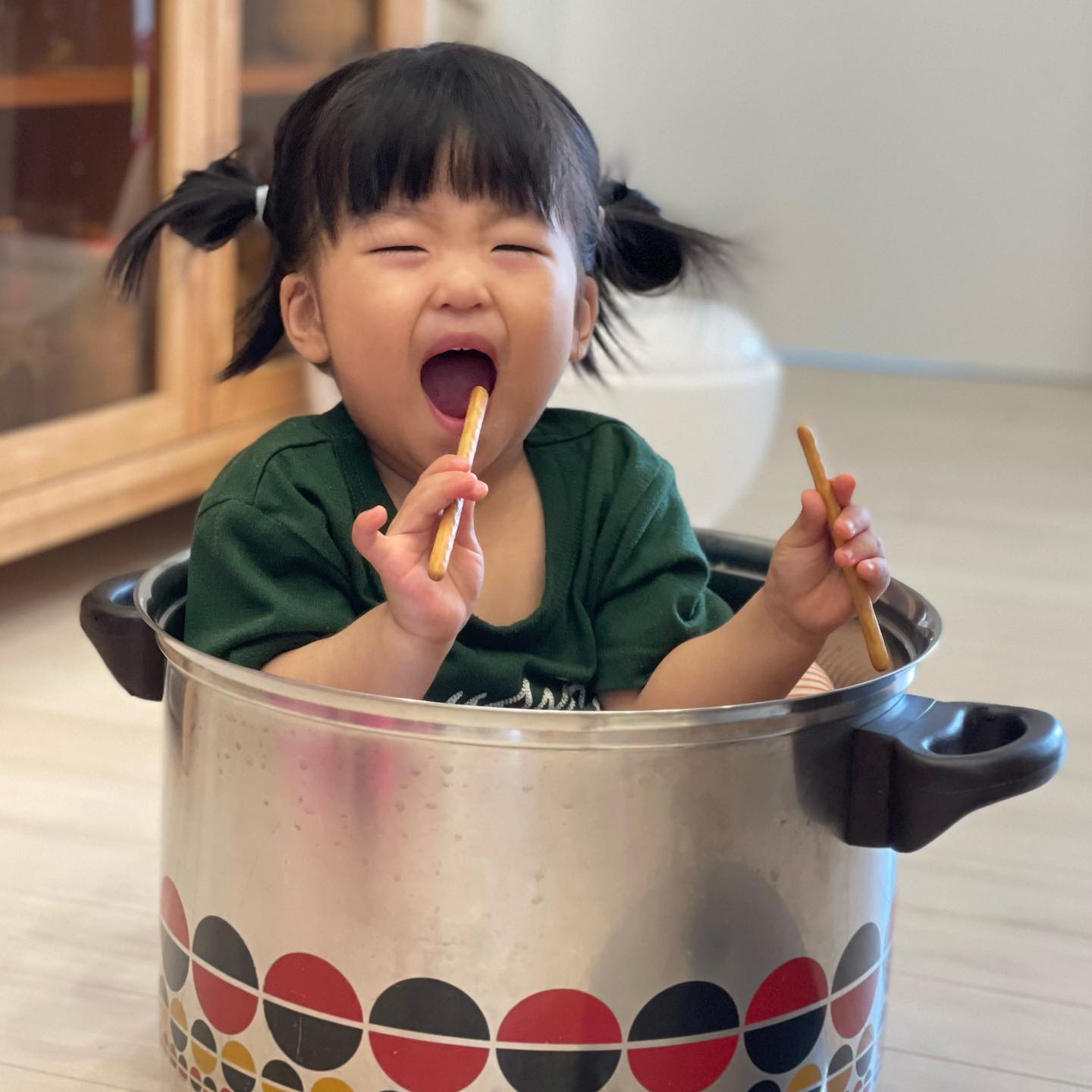 먹는척 해보랬더니 이렇게 인상쓸일이냐구🩷
댕귀엽따〰️〰️〰️