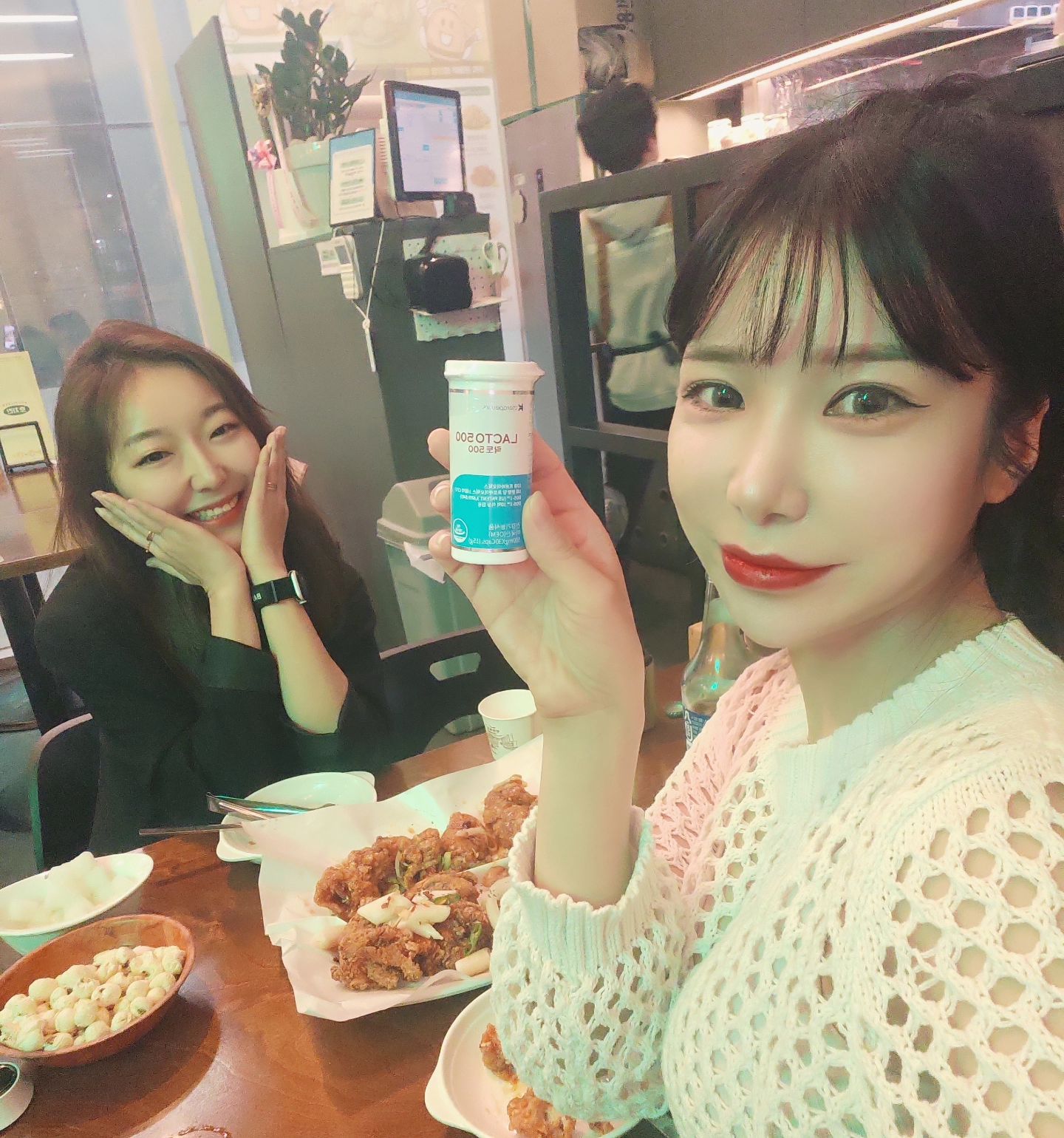 #광고
🏷케이세라퓨틱스 락토500
요즘 제가 꾸준히 챙겨먹고 있는 #락토500 
가방에 쏙들어가 편하게 들고다니면서 하루 1캡슐을 물과 함께 섭취해주면 끝~~
냉장 배송없이 상온 25°에도 살아남는 100억 유산균으로 365일 지키는 내몸✨️

평상시에 야식도 너무 좋아하고 밀가루를 정말 좋아해서
속도 더부룩한 날도 많고 아랫배가 기분 나쁘게 아플때가 정말 많아요ㅜㅜ

그런데 락토500을 먹고나서부터는 확실히 배앓이도 많이 줄고 야식을 먹고난후에도 속이 더부룩한게 나아지더라구요ㅎㅎ

같이 섭취한 언니도 화장실 너무 편하게 간다고 공식홈에서 따로 구매까지 했을정도예요ㅎㅎ

진짜 속 더부룩하고 가스차는게 나아지니깐 몸이 훨씬 가벼지는거 있죠😍

섭취해보고 배앓이 나아지니깐 케이세라퓨틱스 락토500은 제가 좋아하는 사람들과 같이 나누고 싶어져서 가정의달 선물은 지인들에게 락토500 선물해보려구요ㅎㅎ

lacto500

#출근길유산균 #수험생유산균 #출산전후락토500 #365일정확한화장실락토500 #얼루어락토500올커버품평단 #케이세라퓨틱스 #락토500 #올커버유산균 # 쾌변유산균락토500