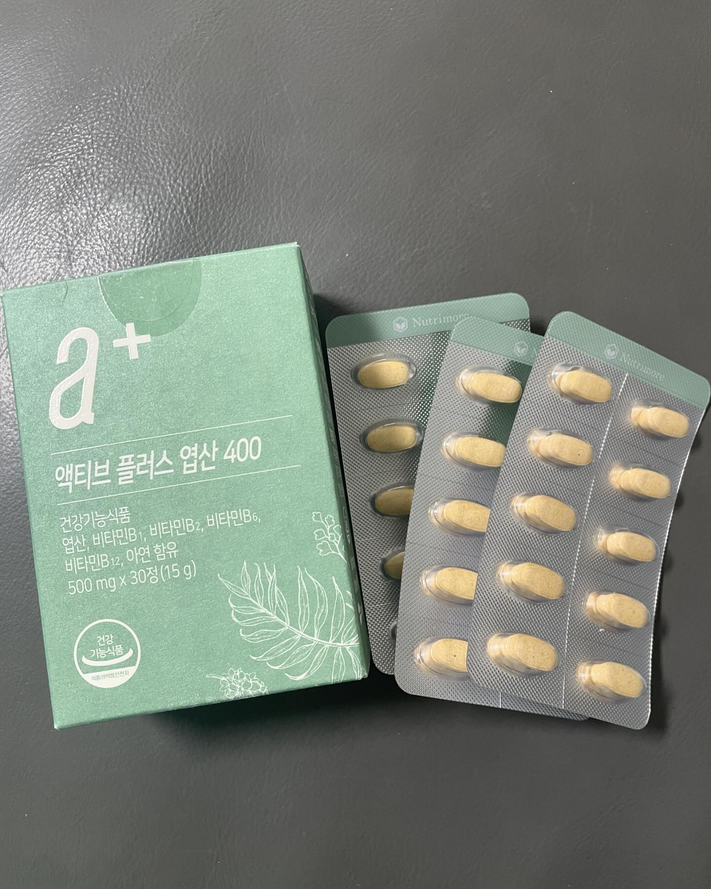 #협찬

뉴트리모어 액티브 플러스 엽산 400

부부라면 미리미리 엽산 챙겨먹기 !!
엽산은 엄마와 아빠도 동시에 함께 먹어야 더욱 효과적 😊
원활한 엽산 대사를 위해서 비타민B도 함께 먹으면 좋은데 요 아이는 비타민B1, 비타민B2, 비타민 B6, 비타민 B12, 아연이 포함 !! 일일권장량100% 함유되어 있어용👏

엽산 선택에 있어 가장 중요한 것은 흡수율 !! 활성 엽산은 엽산이 체내에서 흡수가 잘 되도록 만들어진 엽산이며, 엽산의 대사 단계 중 가장 마지막 형태인 5-MTHF로 취하기 때문에 대사시 부산물이 없어서 4세대 엽산 이라고도 불리고 있답니다 👍

📌가장 중요한건 !
임산부가 안심하고 섭취할 수 있는 투세이프(마더세이프) 인증 받음
   *투세이프(마더세이프) 인증이란? 
  임산부와 태아의 건강을 보호하기 위한 목적으로 시행하는 인증제도로 원료,배합성분,안전성 등에 있어 각 분야 전문가들의 철저한 검증을 통해 이루어집니다.    → 임산부/임신준비 엽산 고를 땐, 활성엽산 여부와 임산부 안전 인증을 받은 제품인지 꼭 확인하세요

#뉴트리모어 #활성엽산 #엽산400 #엽산추천 #액티브플러스엽산 #출산준비 #임신준비 #예비엄마 #예비아빠