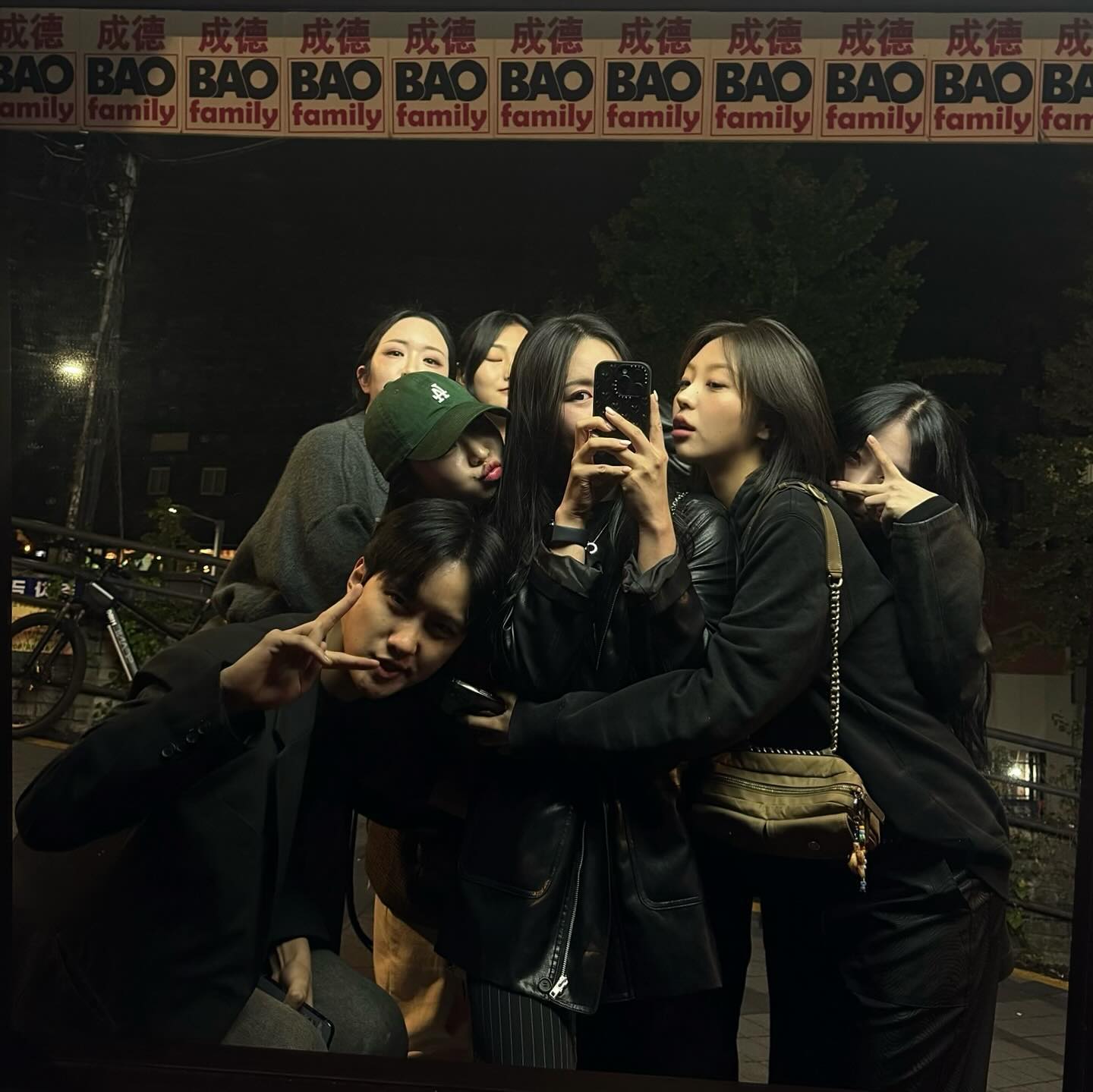 모임명: 만.헤.처(만나면 헤어질 때 까지 처먹는 모임)
사진만 봐도 시끄러운 그치만 내 보물들^_ㅠ