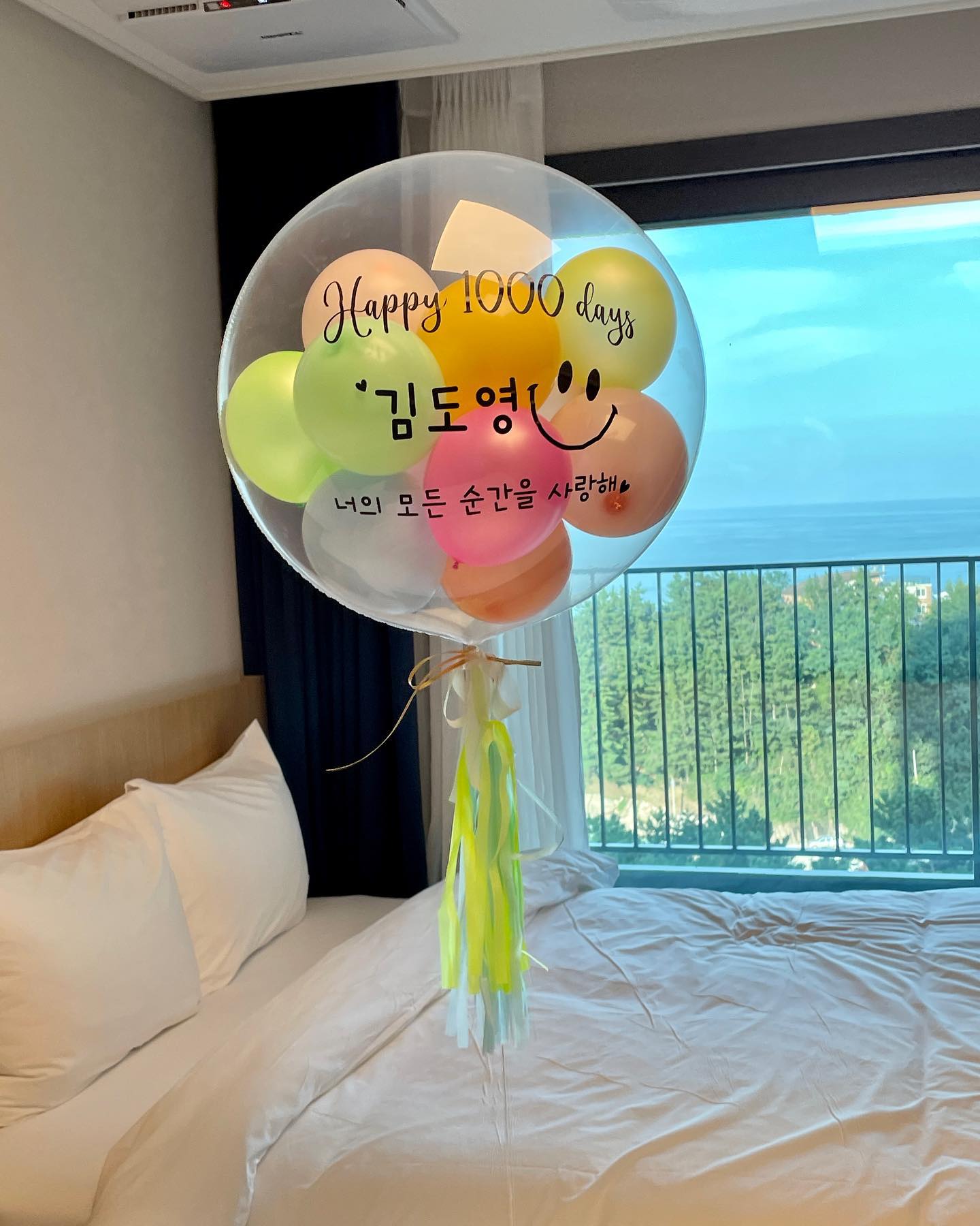 .
김도영 1000일

그 언제 어느때보다
많은 변화를 겪으며
평생 기억할 시간들
.
.
.
.
.
#너의모든순간을사랑해
#나의순간도사랑해가자
#짧고빠르게지나간듯해

#아들맘 #아들육아 #1000일 #레터링풍선 #속초아이파크스위트