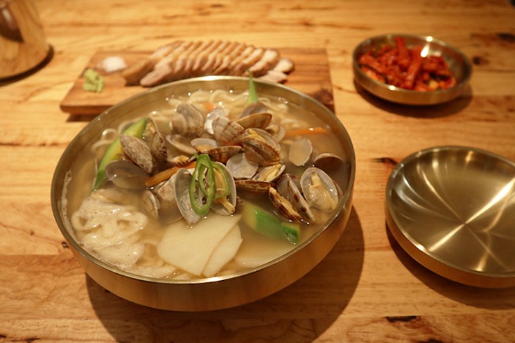 신당동 맛집 해빈칼국수 바지락 칼국수랑 수육 혼밥하기
