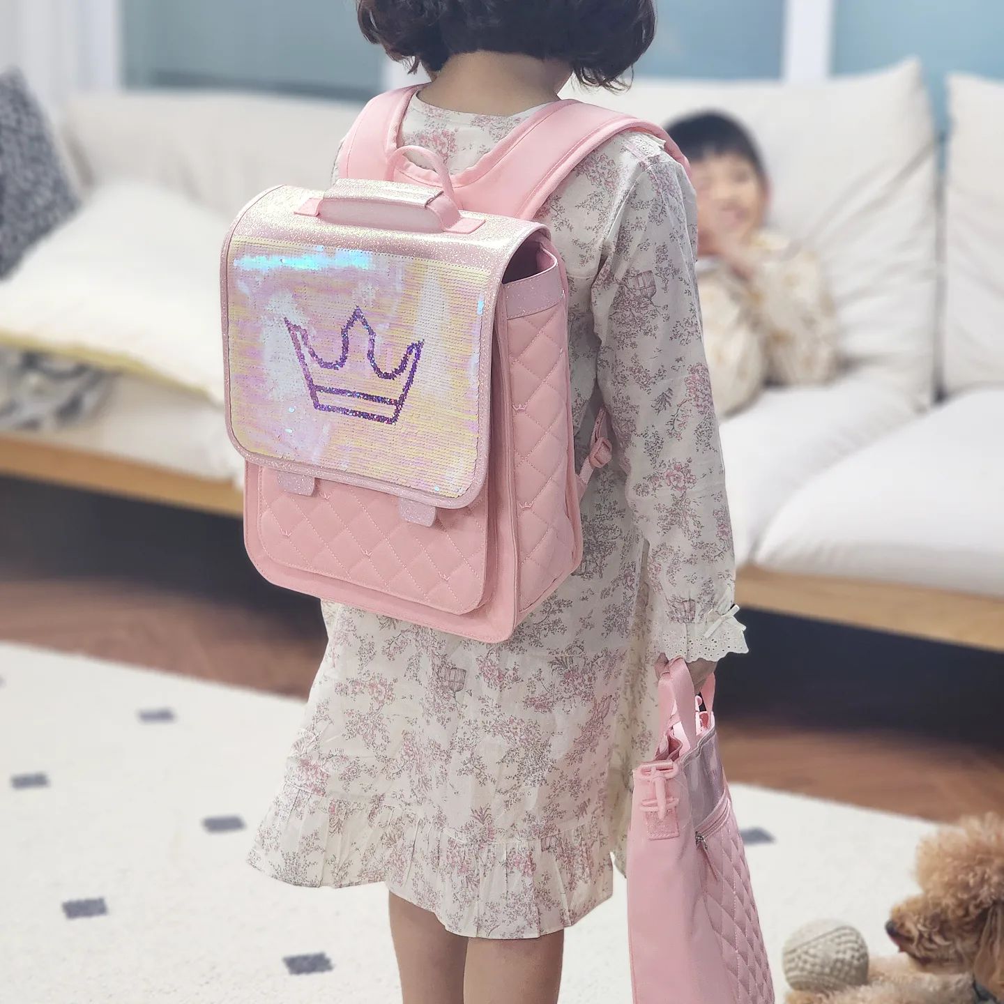 #초등언니
.
.
이제 애들 둘다 초등이라니 😅
시간 참 빠르네...
우여곡절 많았지만,
건강하고 예쁘게 잘 커줘서
고마워 솜솜이 ♡
예쁜가방 메고 초등학교 가자 ❤️
.
.
#예비초등 #이제곧8살 #입학준비
#제이에스티나 #제이에스티나책가방