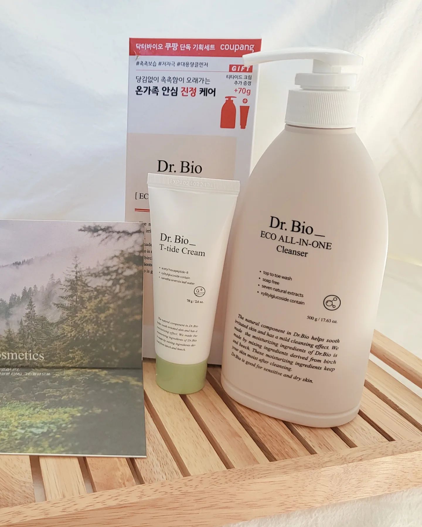 이삿짐 속에서 찾은 한 줄기 빛, 닥바 Dr.Bio__
어디에 뭐가 있는지 몰라서 애들 샴푸도 워시도 하나도 없이
어른샴푸로 씻기고 있던 와중 찾은 귀하신 닥터바이오 올인원클렌져

🩷 EWG그린등급은 기본 중에 기본
🧡 500g 대용량으로 얼굴, 머리, 바디 모두 사용 가능하고
💛 자연유래 성분으로 유아부터 성인까지  우리 다섯식구 모두 사용
💚 피부에 가장 이상적인 PH미산성이라 예민한 다다형제에게 딱

닥바 못 찾아서 피부 엉망이었는데 휴~~~ 넘나 다행
새로 이사한 집 깨끗한 화장실 욕조에 신나게 목욕하고 넘 즐거워요
맨날 첨벙첨벙 하겠대ㅠㅠ

#닥바 #닥터바이오 #이삿짐어쩔 #온가족클렌저 #Dr.bio