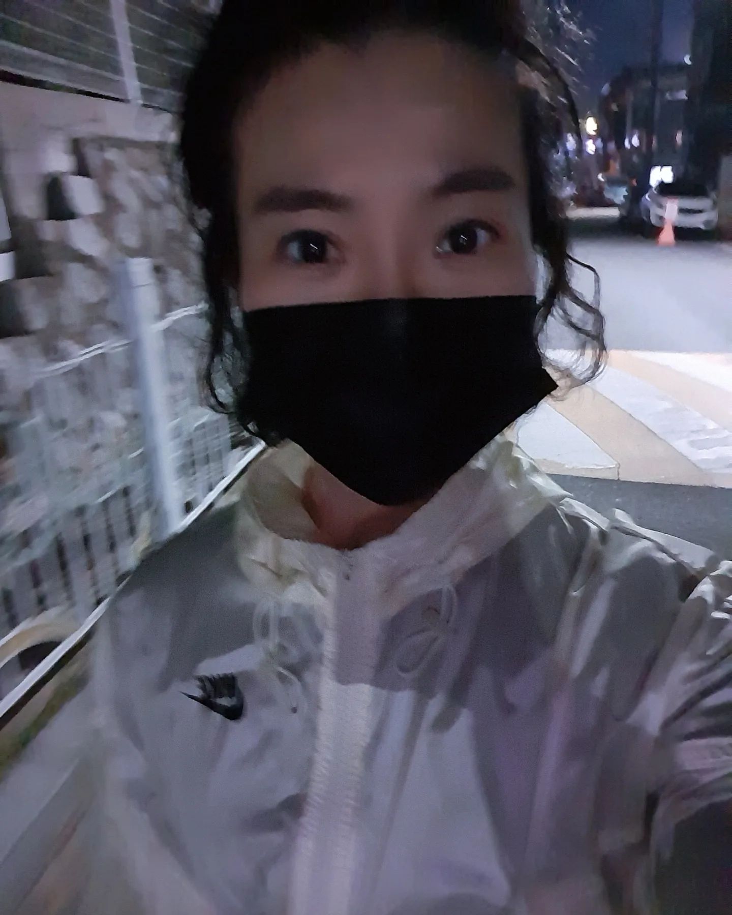 #까꿍
간만에 생존신고 함니다😋
간간히 눈팅만 하고 있었는데욥
오늘은 시간내서 러닝 1시간넘게하고
간만에 피드도 올리네요😏
일할때는 편안한 옷을 입어서 잘 몰랐는데
간만에 레깅스를 입으니🥲
지방이도 까꿍을 마구마구하네요
지방이들과 빠이빠이 준비좀 해야겠읍니다😨
오늘 잠 잘~~ 오것다~
.
#러닝 #뛰뛰 #달리기 #울산 #울산조깅