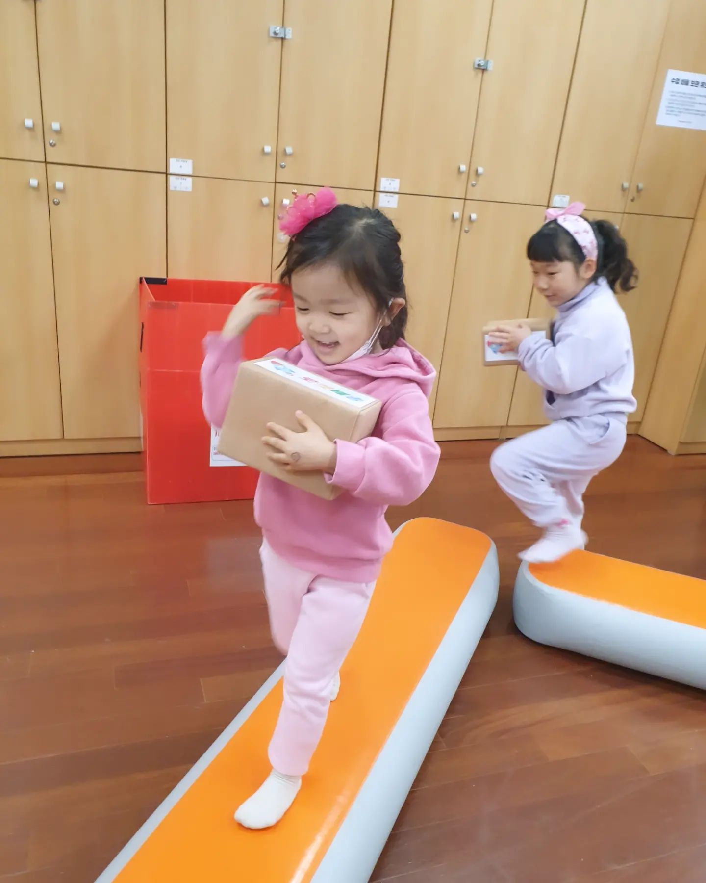 다율언니랑 문화센터수업😆
둘찌 또워니는 꼽사리꼈대용ㅋㅋ

#홈플문화센터🍀#주말스타그램❤️
