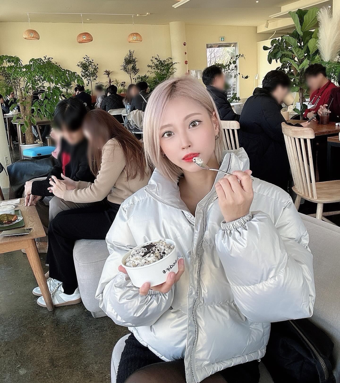 푸딩이랑 소금빵 조합 🖤🩷
+3키로 쪄버린듯 🥲