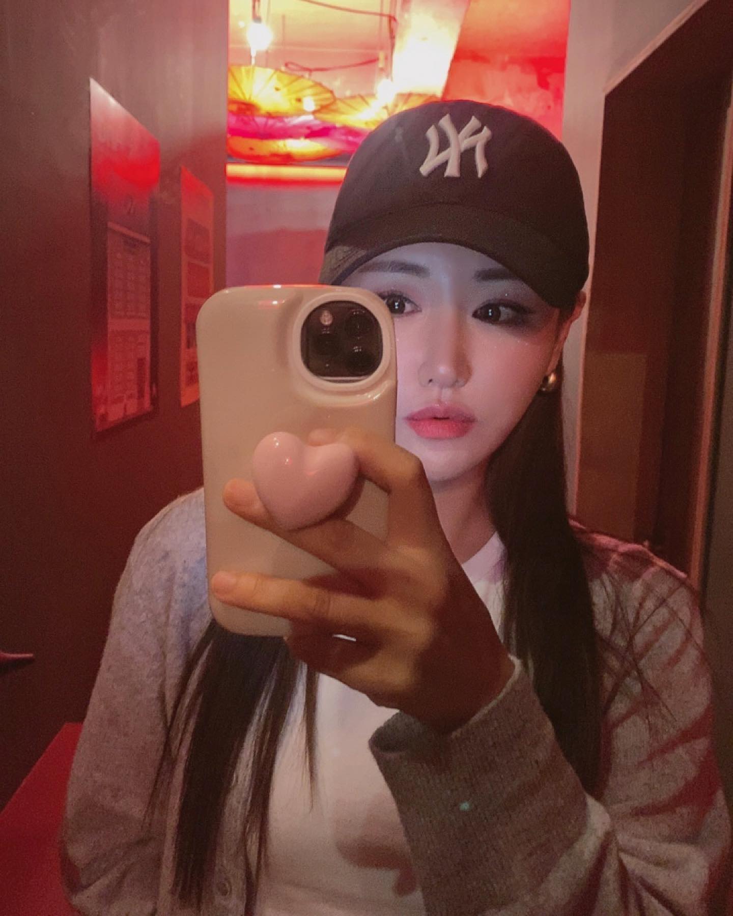 . 
전날엔 가만히 서있는차 가따 박고
담날엔 한쪽엔 나이키 한쪽엔 뉴발 신고 
시내나온 정신 없는 녀자…

#접니다 
#정신차려이각박한세상속에서