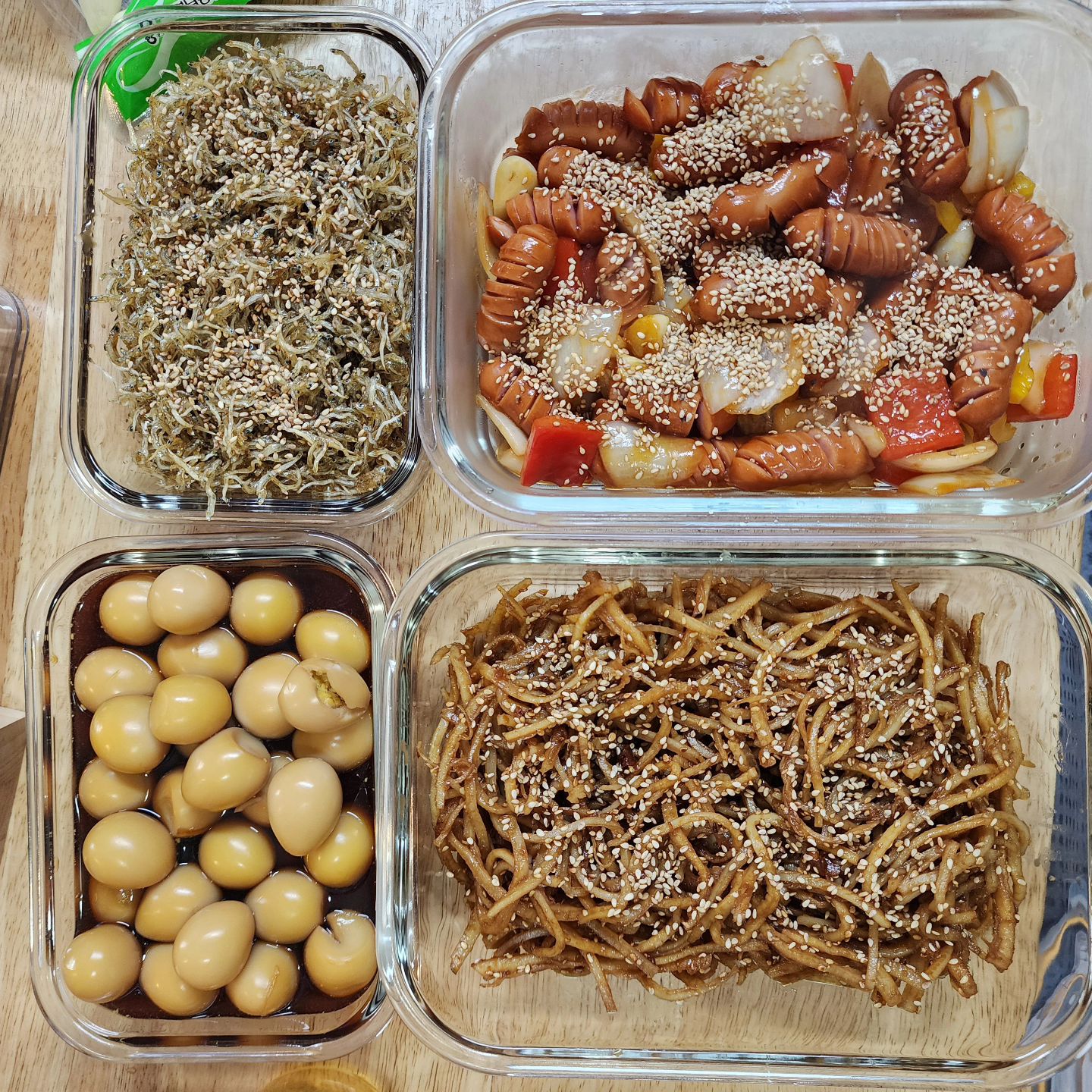 아들 밑반찬♡

집을 비우니깐 아들 반찬이 걱정임🤣
좋아하는 반찬 한그슥 만들어 놓기.
맛있게 먹어죵😍