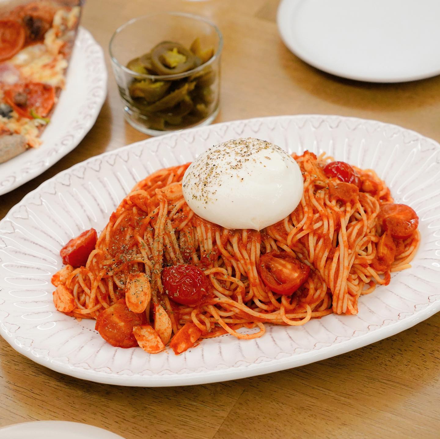 _
피자만 먹기 아쉬워서
부라타치즈를 올린 토마토 파스타까지🍝😆🍕💕
