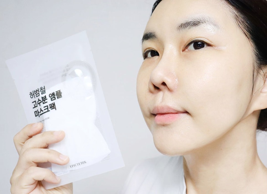 #협찬

최근 환절기 건조함으로 인해 피부가 거칠고 건조해진 것 같아 특별히 고수분 마스크팩으로 허범철 고수분 앰플 마스크팩을 사용해주고 있는데요.

피부빛도 환해지고 피부에서 광채가 나는 윤기와 보습으로 정말 만족하며 사용하고 있답니다.

건조한 피부에 단비같은 앰플 마스크팩으로 촉촉하면서 맑은 피부를 만날 수 있어서 좋았어요.

허범철 고수분 앰플 마스크팩, 환절기 건조해진 피부에 딱 필요한 마스크팩이에요.

#허범철 #에픽테토스 #허범철마스크팩 #에픽테토스마스크팩 #마스크팩 #마스크팩추천 #보습마스크팩 #보습마스크팩추천 #수분팩 #수분팩추천