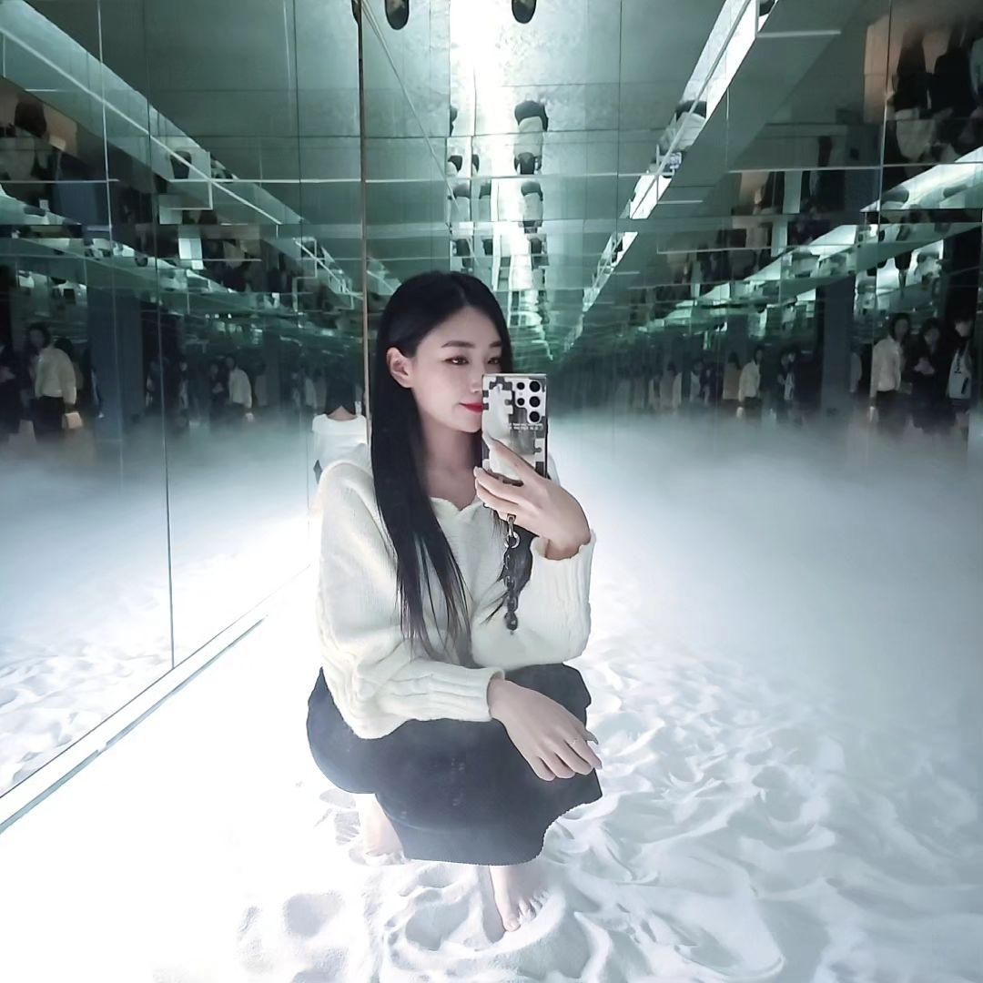 전시회 담번에는 어디로~
.
.
.
.
.
.
.
.

.
#섬세이테라리움 #성수