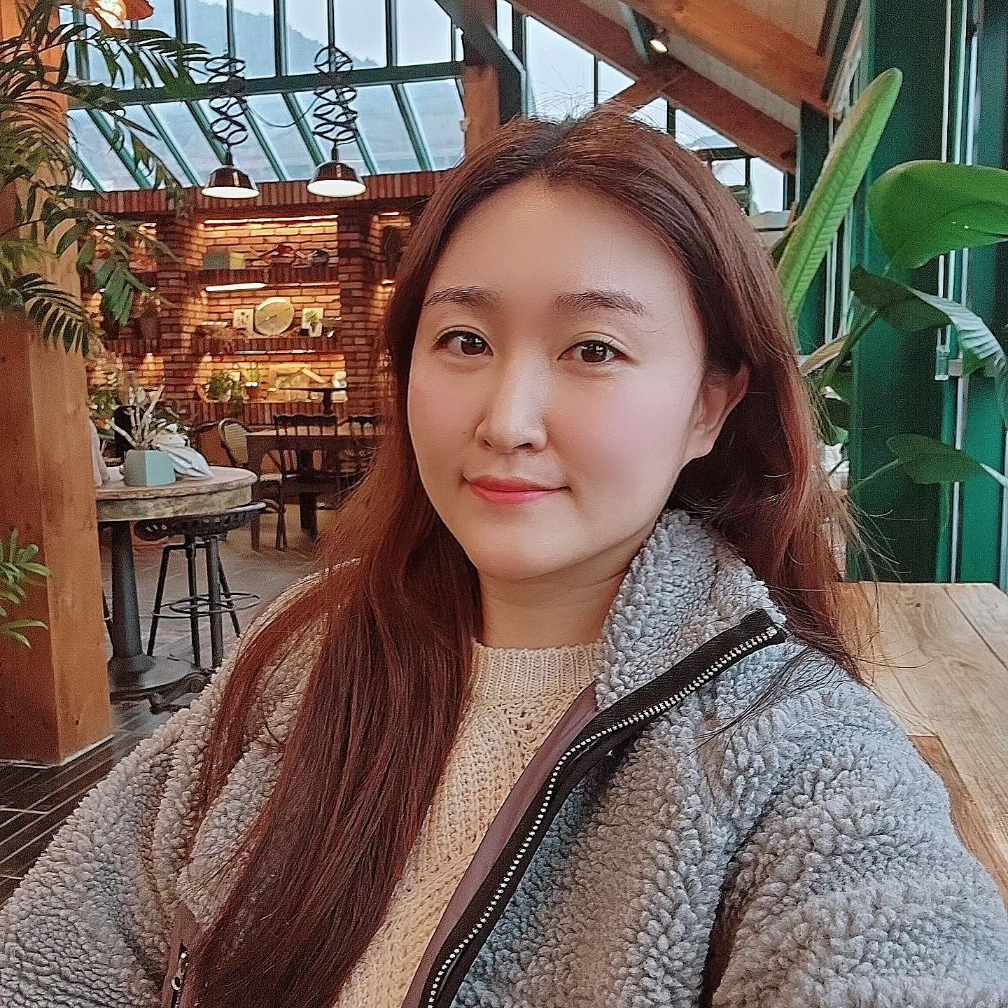 요즘엔 뽀글이만 입고 다녀용
넘ㅎ추워추워추워 

추위속에 뜬금없이 좋은 소식 전합니다 

6개월간 진행했던 대전관광공사 기자단 활동을 마치고
3등에 선정되어 상금도 타게 되었어요

호호호호호

그리고 지난번에 올렸던 미디어커머스과정에서도 우수상!
갤럭시 버즈2프로 이어폰을 득템했었다는😊😍

눈도 오고 크리스마스도 연말도 다가오는데
선물과 상금으로 기분이 아주 업된 하루였네요👏👏

오늘은 나 스스로에게 칭찬해주는 시간🩷

#잘했다나자신 #오구오구칭찬해 #내년에도잘부탁해 #찌니앤코 #찌니네일상🌿