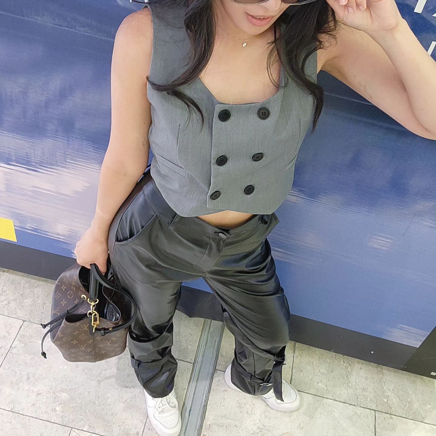 🖤🩶🖤🩶

Rock with me

#oufitstyle#outfitoftheday#photooftheday#selfie#fashionblogger#fashionstyle#fashionstyle#ootd#패션#패션계정#데일리#레더팬츠