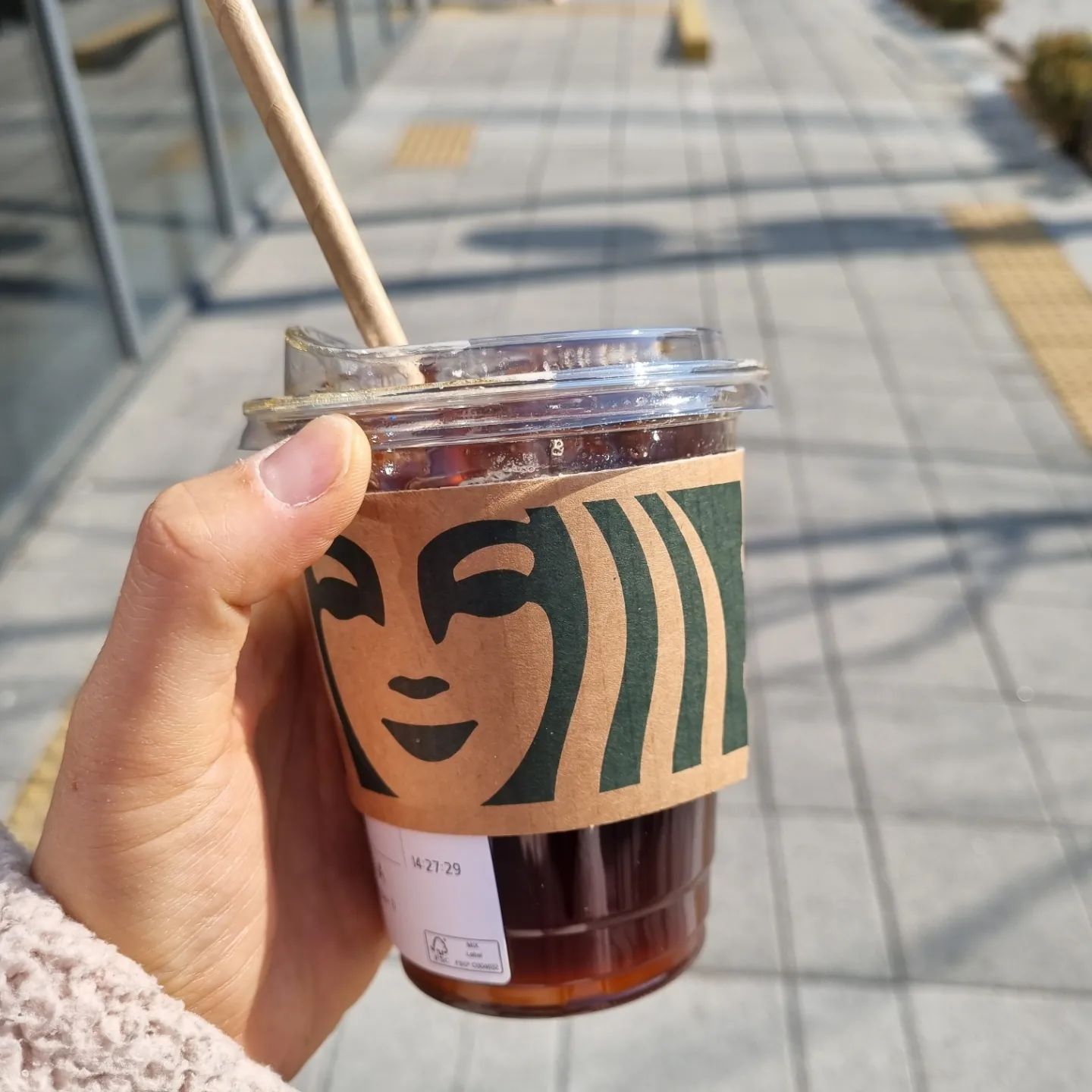 나도한잔~
이벤트 마지막날.
한잔 2-500원.
평소보다 홀에 사람이 2배는되는줄.ㅋ
더워서 아.아시켰는데?춥다...

#스타벅스 #스타벅스이벤트