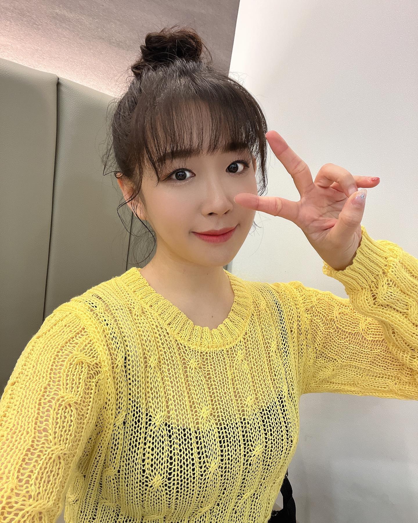 #협찬

메이크업 받고 기분내기✨

금손 원장님한테 똥머리하는법도 배워서
올여름 주구장창 하고 다닐 예정😝

헤어메이크업뿐만 아니라 웨딩드레스대여도 가능한 곳이니 예비신부님들 늦기전에 언능 방문해보세욤🫶🏻

📍대전 서구 원도안로207번길 8-55 1층 101호
☎️ 0507-1339-4250
⏰ 매일 06:00-18:00

#라비앙 #대전메이크업 #데일리메이크업 #대전신부메이크업 #대전드레스대여