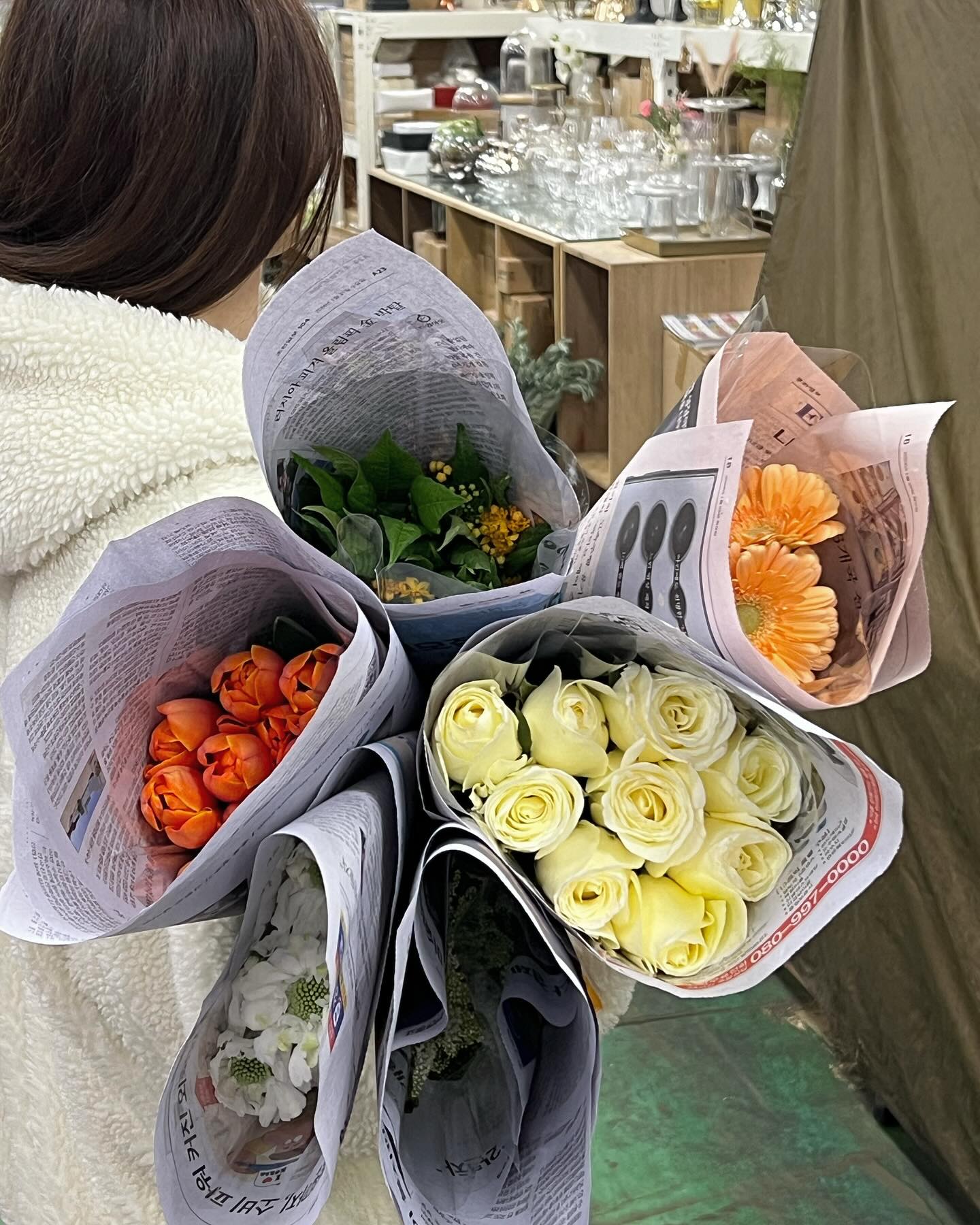 -
두 번째 와보는 꽃 시장💐🌹🌻💛

#꽃시장구경 #고속터미널꽃시장 #flowermarket