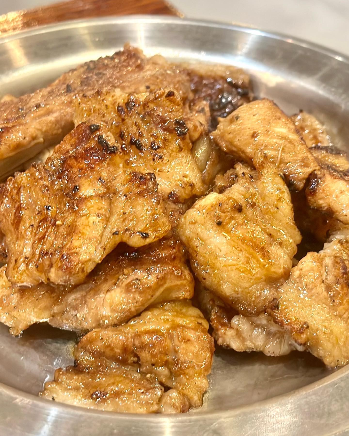 갈비가맛있다 경성대점

매일 11:30~24:00
매주 월요일 정기휴무 
0507-1353-3998
태림 주차장 주차 1시간 지원

초벌된 숯불양념갈비
침샘 자극하는 비쥬얼입니다
양념갈비는 참 굽기가 어려운데
경성대맛집은 초벌되서 나오니까
타지않고 편하게 먹었어요 ㅎㅎ

크기도 딱 한입에
먹기좋게 잘라서 나오니까
부경대고기집 취향만큼 구워서
맛있게 드시면 됩니당 ㅎㅎ
달짝지근하면서 부드러운게 진짜 맛있네요 ㅎㅎ
두께도 두툼해서 좋았어요

솔직히 양념갈비에 냉면은 못참지~

부산대연동고기집 물냉면 양도 많고
진짜 맛있어요 ㅎㅎ
시원하고 육수가 깊은맛이 나서
냉면맛집이라고 해도 될듯!

#갈비가맛있다 #대연동맛집 #경성대맛집 #부산맛집 #대연동갈비 #대연동고기집 #돼지갈비 #갈비가맛있다경성대점 #경성대돼지고기 #경성대고기맛집 #부경대맛집 #부경대고기집 #경성대고기집 #경성대돼지갈비 #부산대연동고기집 #돼지갈비집 #대연동고깃집 #고깃집 #경성대고깃집 #회식장소