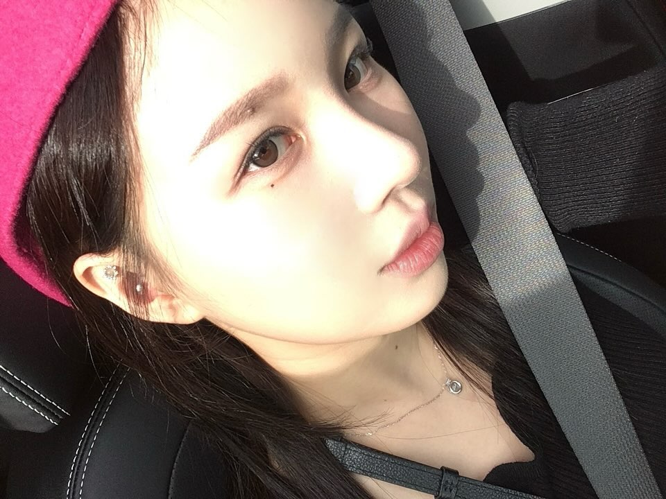 🙄😌👩🏻‍🎨