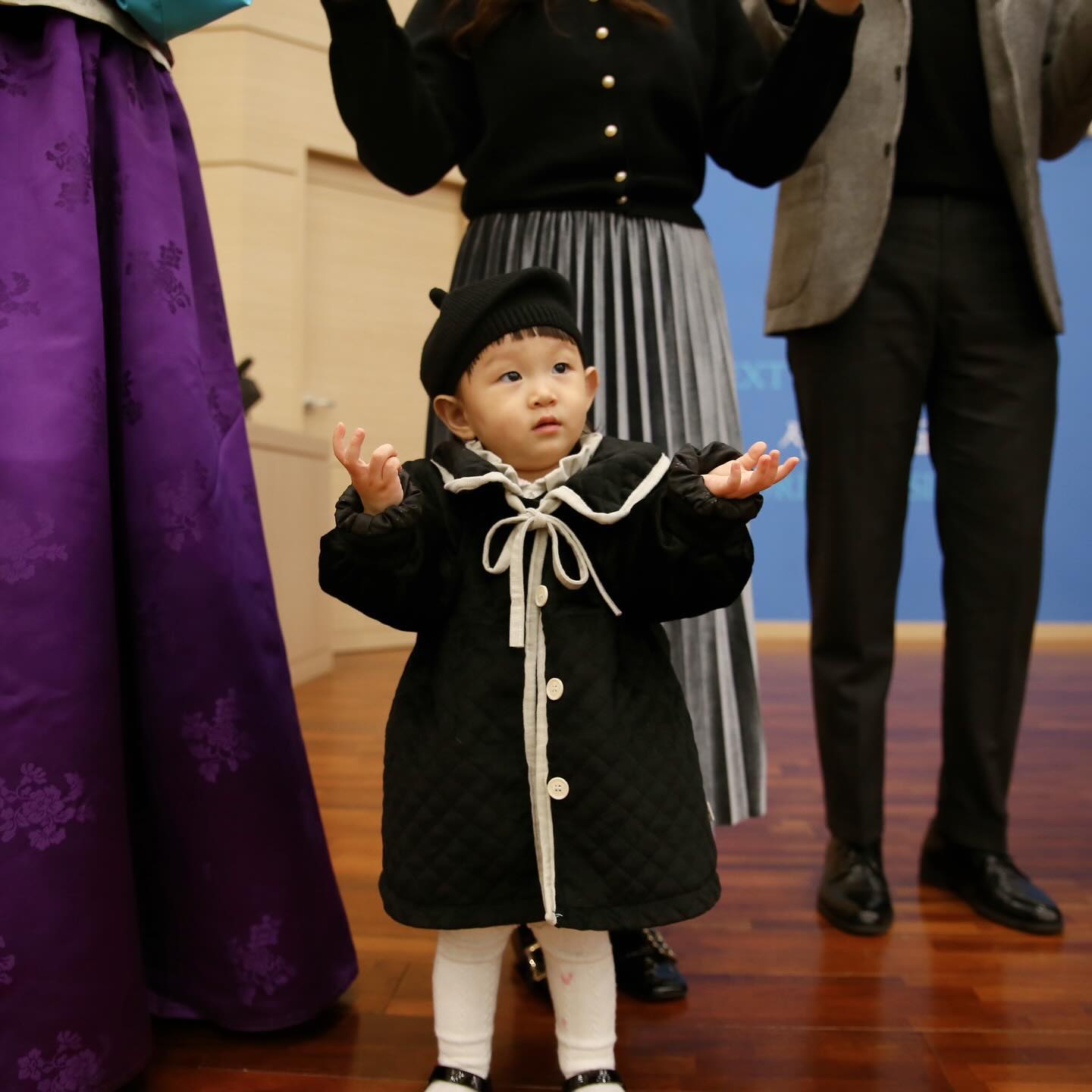 ⋆.‧₊⋆☾ 

2023 마지막날 🖤
우리 공주덕분에 엄마 아빠의 서른살은 
잊지 못할 한해였어 🫶🏻

2024년은 더 꾹꾹 눌러담아
알차고 행복하게 살자 💕

이모 삼촌들 해피뉴이어 👋🏻
축복합니다! #godblessyou