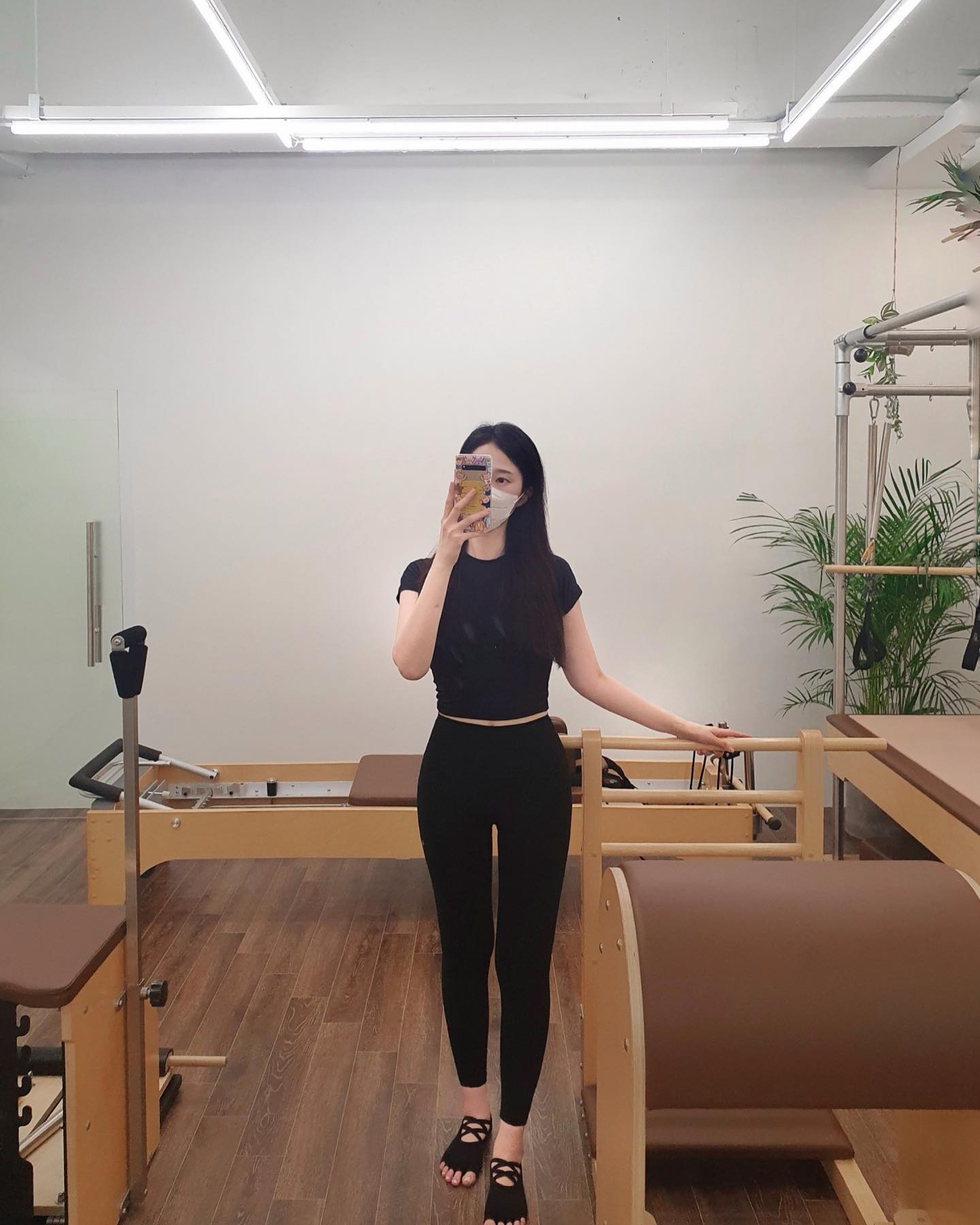 #협찬 

나나핏의 편안한 속옷인 스탠다드 와이어 !
노와이어를 꾸준히 입다보니 와이어의 
안정적인 착용감이 생각나서 좀 편안한
와이어브라는 없을까해서 발견하게된 나나핏이예요 :)

스탠다드인만큼 딱 기본에 충실하면서도
와이어의 불편함은 없고 , 편안하게 입을수있어서
좋아요 🫶🏻❤️

#비비안 #비비안_나나핏 #vivien #속옷 #여자속옷 #속옷추천 #속옷브랜드추천 #브라추천