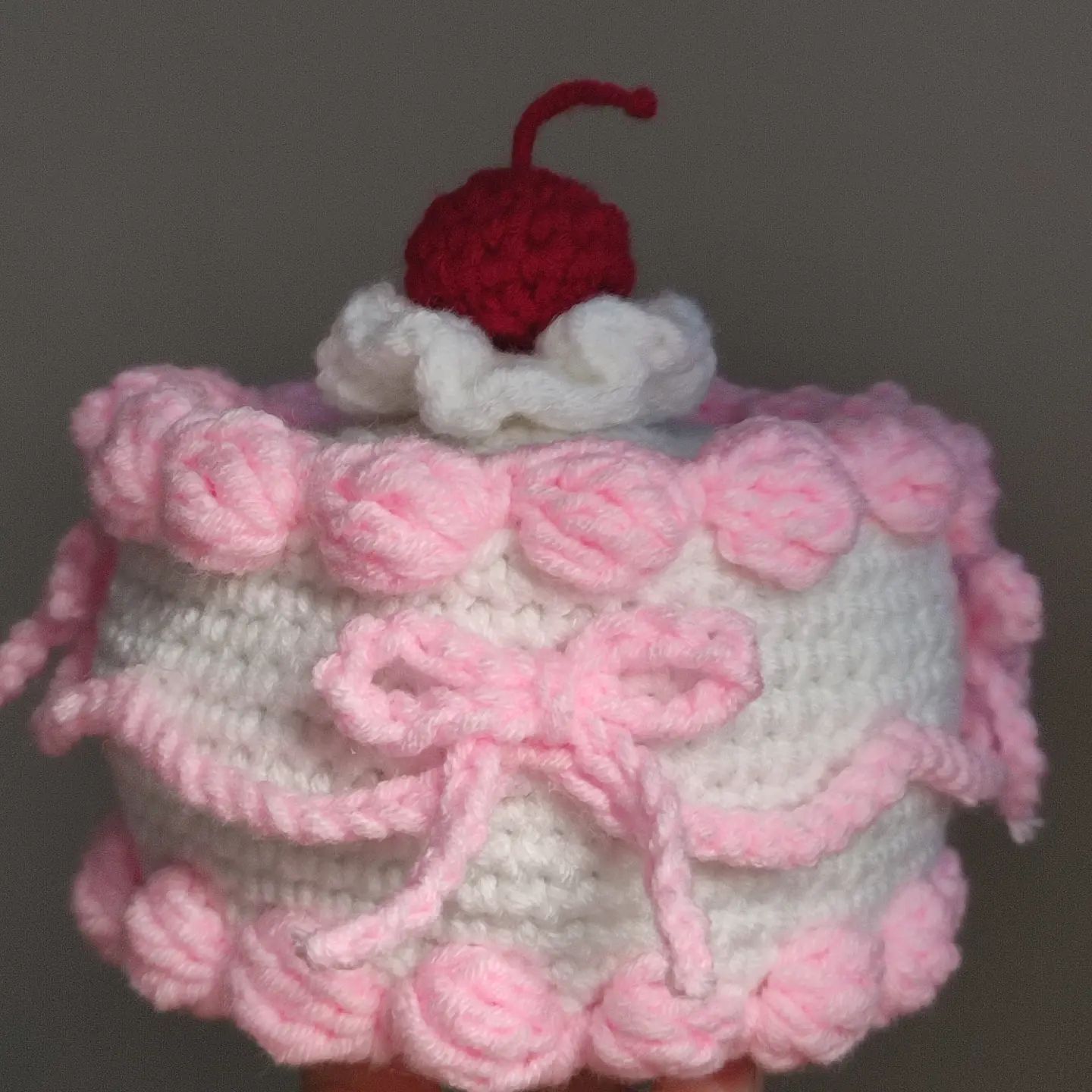 crochet bento cake 🍰🍒 (10 x 7cm) 
price : 150k

#crochet #crochetcake #crocheting #crochetcherry #crochetbow #crochetribbon #crochetbirthday #crochetbirthdaycake #crochetbirthdaygift #birthdaygift #birthday #cake #cherry #pink #red #white
