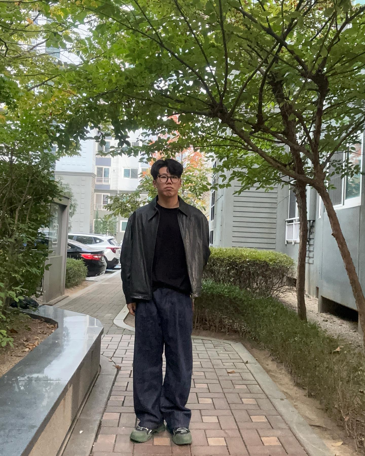 레더의 계절..💼 약간 늦은감이 있지만 
지금이라도 많이 입어야지!😊🖤
Outer: coor_official 
Top: poloralphlauren 
Pants: beslow
Shoes: gucci 

#쿠어#레더자켓코디 #남자데일리룩 #남자미니멀룩 #패션스타그램일상