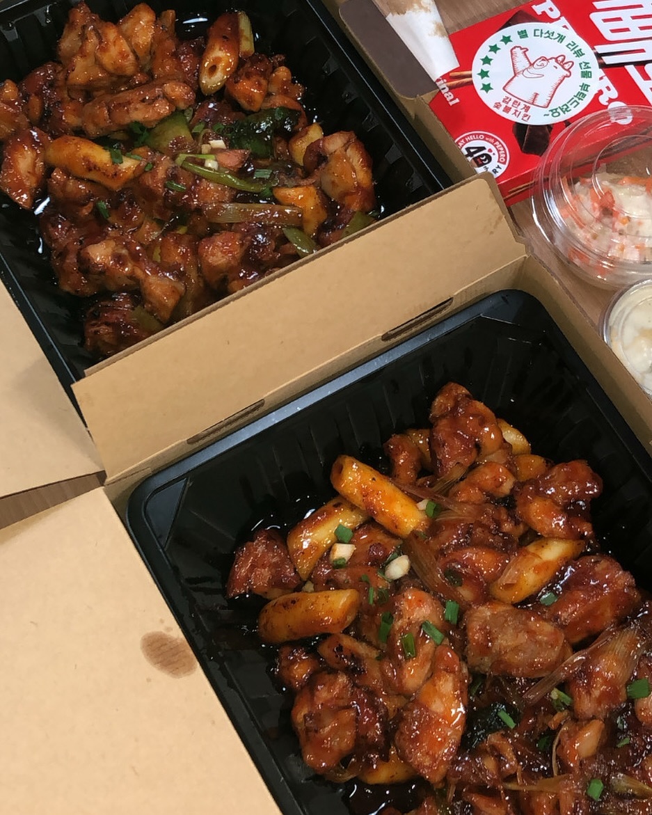 천안 숯불치킨 맛집을 소개합니다-｡oO

바로, 감탄계 숯불치킨 불당점! 

소금구이부터 양념구이, 마라구이 다 있지만 저는 양념구이가 최애랍니다 >< 닭도 부드럽지만 그 안에 있는 떡도 지인짜 부드러워서 더 찾게 되는 매직 ..🌞 

이번 주말 치맥으로 마무리 해보까여

#감탄계숯불치킨 #천안 #천안맛집 #숯불치킨 #치킨 #치킨맛집 #치킨추천 #치킨먹방 #치킨스타그램 #먹방 #먹 #먹스타 #먹방스타그램 #먹팔 #먹스타맞팔 #먹부림 #먹스타그램🍴 #먹팔해요 #먹팔맞팔 #먹스타그램 #맛집 #맛 #맛스타그램 #맛집탐방 #맛집스타그램 #좋아요 #follow #like #likesforlike #followforfollowback