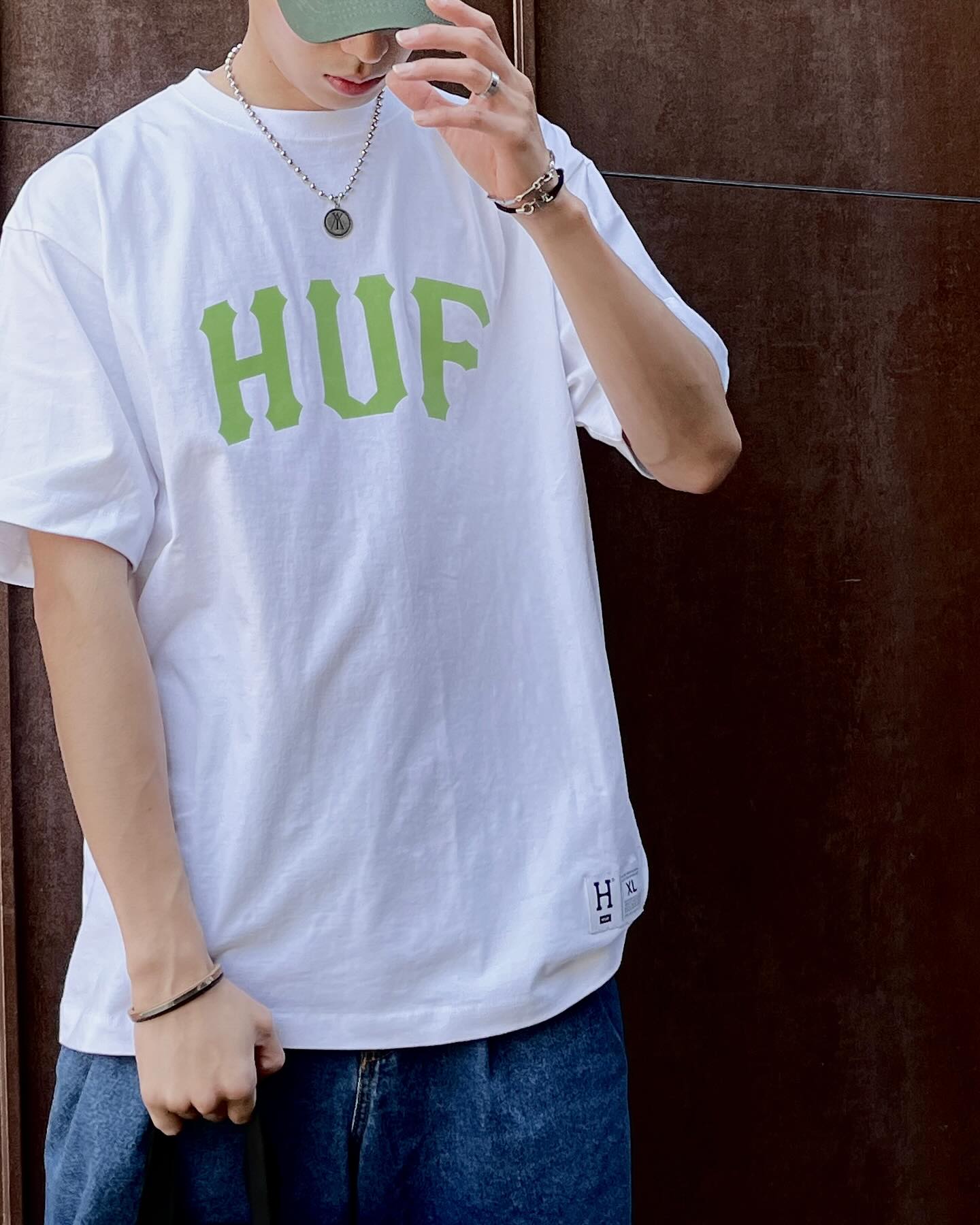#광고 #huf
⠀
다들 이렇게 느낌있는 티셔츠 본 적 있어⁉️
⠀
HUF‼️ HUF‼️
⠀
자라나는 새싹같은 로고 프린팅으로 힙한 봄 무드 가보자구요!! 🍃🍃
⠀
hufworldwide_kr
⠀
#허프 #남자봄코디 #남자여름코디 #24ss #남자데일리룩 #남자코디 #반팔티 #봄이오나봄 #피팅모델 #프리랜서모델