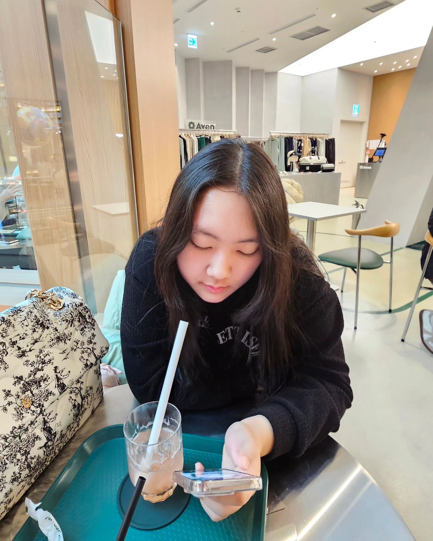 다인이가 오고 싶다던 수원 스타필드 나들이🧚‍♀️💕
평일은 생각보다 사람이 없어서 잘 놀았네융
(눈치게임 성공한 건지?)쇼핑하기도 좋고 재밌었다인🫶