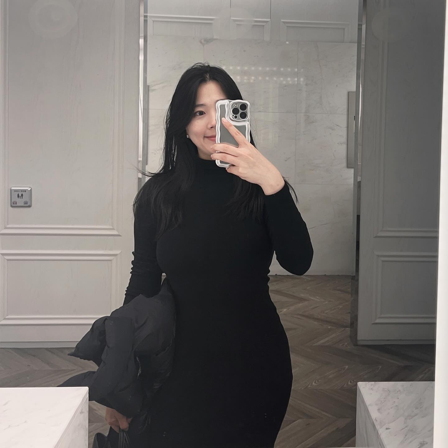 너어무 너무 아팠던 지난 한달 근황.zip

여러부운 정말 독감 주사 꼭 맞으세오. 저처럼 한달 내내 아프지 마시고 😭 살면서 이렇게 아픈적 처음인 것 같아요. 흑 일반적인 감기 증상부터 시작해서 앓을 수 있는 모든 증상은 다 앓은 듯 한.. 아무리 약먹고 휴가쓰고 쉬어도 정말 안나아요. 현재도 진행중인게 소오름🫢 폐렴일까 흉부 엑스레이까지 찍고 각종검사 해도 잘 나오지도 않아요. 열이 매일 안떨어져서 아침마다 끙끙 ., 취소한 연말 모임과 약속이 몇개인지. I지만 사람들 만나는서 좋아해서 뽈뽈거리고 돌아다니는데 한달 내내 리터럴리 집순이 되었어유 🙃조금 있다가 모두 만나- 👋🏻 그티만 조금만 더 시간을 주소서 💫 

#독감조심 #근황
