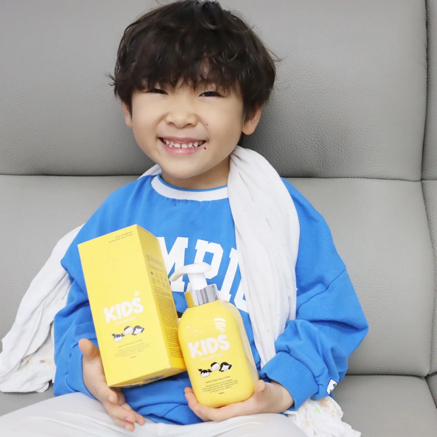 #유료광고
.
우리 아이를 위한 #키즈샴푸 당연히 #TS키즈샴푸 ^^
.
키즈 맞춤 성분으로 두피와 모발을 관리할 수 있는 #TS샴푸
순한 성분과 꿀, 귀리커넬 복합추출물로 깨끗하고 건강한 두피와 모발에 영양감을 부여하고 보습 효과에 도움을 주니 씻은 후에는 촉촉함이 더해져요.
식물유래 거품 성분으로 부드럽고 순하게 두피 자극을 최소화 한 #유아샴푸
EWG ALL GREAN 안심 전성분으로 43가지 화성성분은 들어가지 않고, 향알러지 26종 불검출이라 더 좋더라고요.

우리 아이가 좋아하는 상큼한 애플향으로 산뜻하게 쓰고 있는 #키즈샴푸
#어린이샴푸 #유아어린이샴푸 #초등샴푸 #초등학생샴푸 #초등남아샴푸 #초등여아삼푸 #정수리샴푸 #머리냄새 #정수리샴푸 ts_shampoo_official