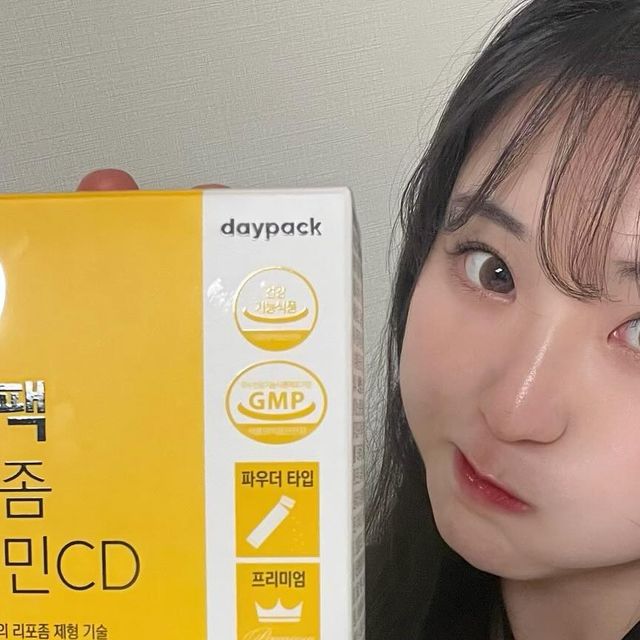 +(82) 소윤님이 회원님을 좋아합니다. on Instagram: "#광고 데이팩 리포좀비타민CD💛 . 미세 분말가루로 되어있어서 물에 잘 녹아요🙂 비타민C 500% 비타민D 250로 체내 흡수율이 높아요☺️ 맛은