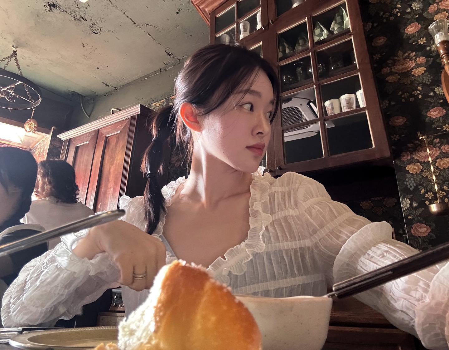 시금치 스프에 소금빵 찍어먹으니까 너어무 맛있어,,후 🥬 ,,,💚