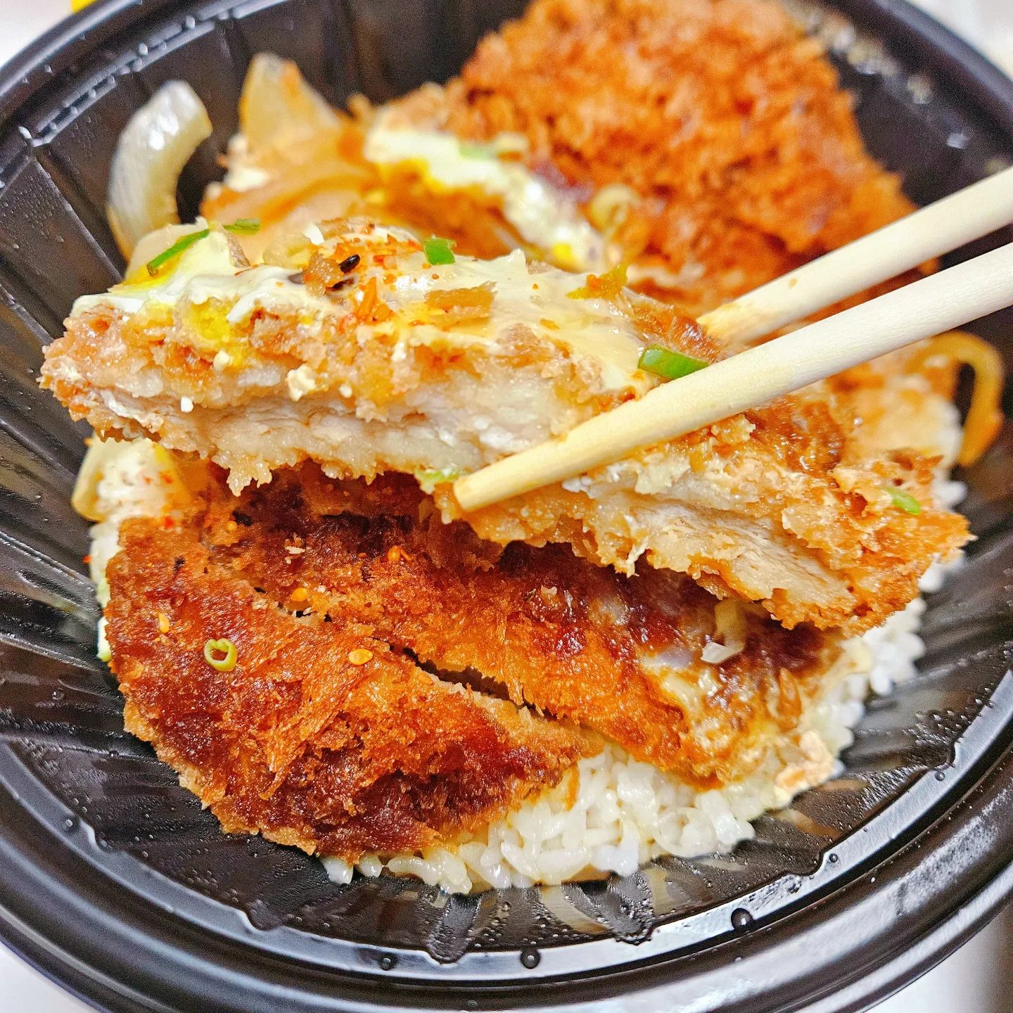 -
퇴근 후 맛있는거 김치찌개도 먹구싶구 애기랑 같이먹을 수 있는 음식 먹고싶어서 바른식탁에서 포장주문해서 식사했다
- 
이제 꽤 다윤이가 커서 외식도 가능한듯 하지만..그래도 집에서 먹는게 맘편하니까 회사근처맛집에서 텍아!
-
여기 배달로 시켜먹던집인데 매장오픈하셨대서 
들러서 픽업해왔는데 여전히 맛있오 ㅋㅋ
금요일 저녁은 바깥음식먹는거 좋당 ㅎㅎ 
- 
#동천동맛집 #김치찌개맛집 #수지덮밥맛집 #삼겹살맛집 #수지삼겹살 #볶음우동맛집 #수지맛집 #용인수지맛집 #바른식탁 #죽전맛집